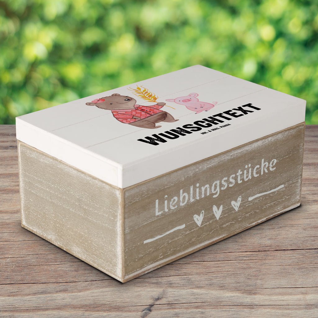 Personalisierte Holzkiste Bäuerin mit Herz Holzkiste mit Namen, Kiste mit Namen, Schatzkiste mit Namen, Truhe mit Namen, Schatulle mit Namen, Erinnerungsbox mit Namen, Erinnerungskiste, mit Namen, Dekokiste mit Namen, Aufbewahrungsbox mit Namen, Holzkiste Personalisiert, Kiste Personalisiert, Schatzkiste Personalisiert, Truhe Personalisiert, Schatulle Personalisiert, Erinnerungsbox Personalisiert, Erinnerungskiste Personalisiert, Dekokiste Personalisiert, Aufbewahrungsbox Personalisiert, Beruf, Ausbildung, Jubiläum, Abschied, Rente, Kollege, Kollegin, Geschenk, Schenken, Arbeitskollege, Mitarbeiter, Firma, Danke, Dankeschön, Landwirtin, Bäuerin, Tierwirtin, Agronomin, Farmerin, Bauernhof