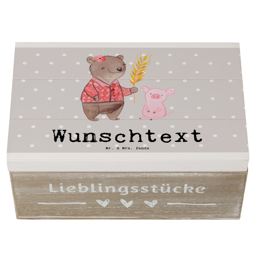 Personalisierte Holzkiste Bäuerin mit Herz Holzkiste mit Namen, Kiste mit Namen, Schatzkiste mit Namen, Truhe mit Namen, Schatulle mit Namen, Erinnerungsbox mit Namen, Erinnerungskiste, mit Namen, Dekokiste mit Namen, Aufbewahrungsbox mit Namen, Holzkiste Personalisiert, Kiste Personalisiert, Schatzkiste Personalisiert, Truhe Personalisiert, Schatulle Personalisiert, Erinnerungsbox Personalisiert, Erinnerungskiste Personalisiert, Dekokiste Personalisiert, Aufbewahrungsbox Personalisiert, Beruf, Ausbildung, Jubiläum, Abschied, Rente, Kollege, Kollegin, Geschenk, Schenken, Arbeitskollege, Mitarbeiter, Firma, Danke, Dankeschön, Landwirtin, Bäuerin, Tierwirtin, Agronomin, Farmerin, Bauernhof