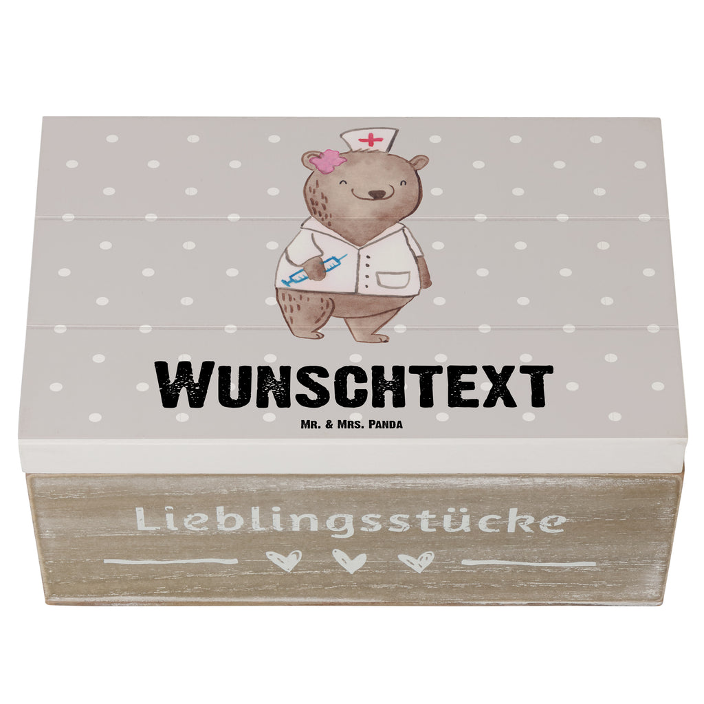 Personalisierte Holzkiste Ärztin mit Herz Holzkiste mit Namen, Kiste mit Namen, Schatzkiste mit Namen, Truhe mit Namen, Schatulle mit Namen, Erinnerungsbox mit Namen, Erinnerungskiste, mit Namen, Dekokiste mit Namen, Aufbewahrungsbox mit Namen, Holzkiste Personalisiert, Kiste Personalisiert, Schatzkiste Personalisiert, Truhe Personalisiert, Schatulle Personalisiert, Erinnerungsbox Personalisiert, Erinnerungskiste Personalisiert, Dekokiste Personalisiert, Aufbewahrungsbox Personalisiert, Beruf, Ausbildung, Jubiläum, Abschied, Rente, Kollege, Kollegin, Geschenk, Schenken, Arbeitskollege, Mitarbeiter, Firma, Danke, Dankeschön, Ärztin, Hausärztin, Medizinerin, Doktorin, Medizinstudium, Doktortitel, Arztpraxis