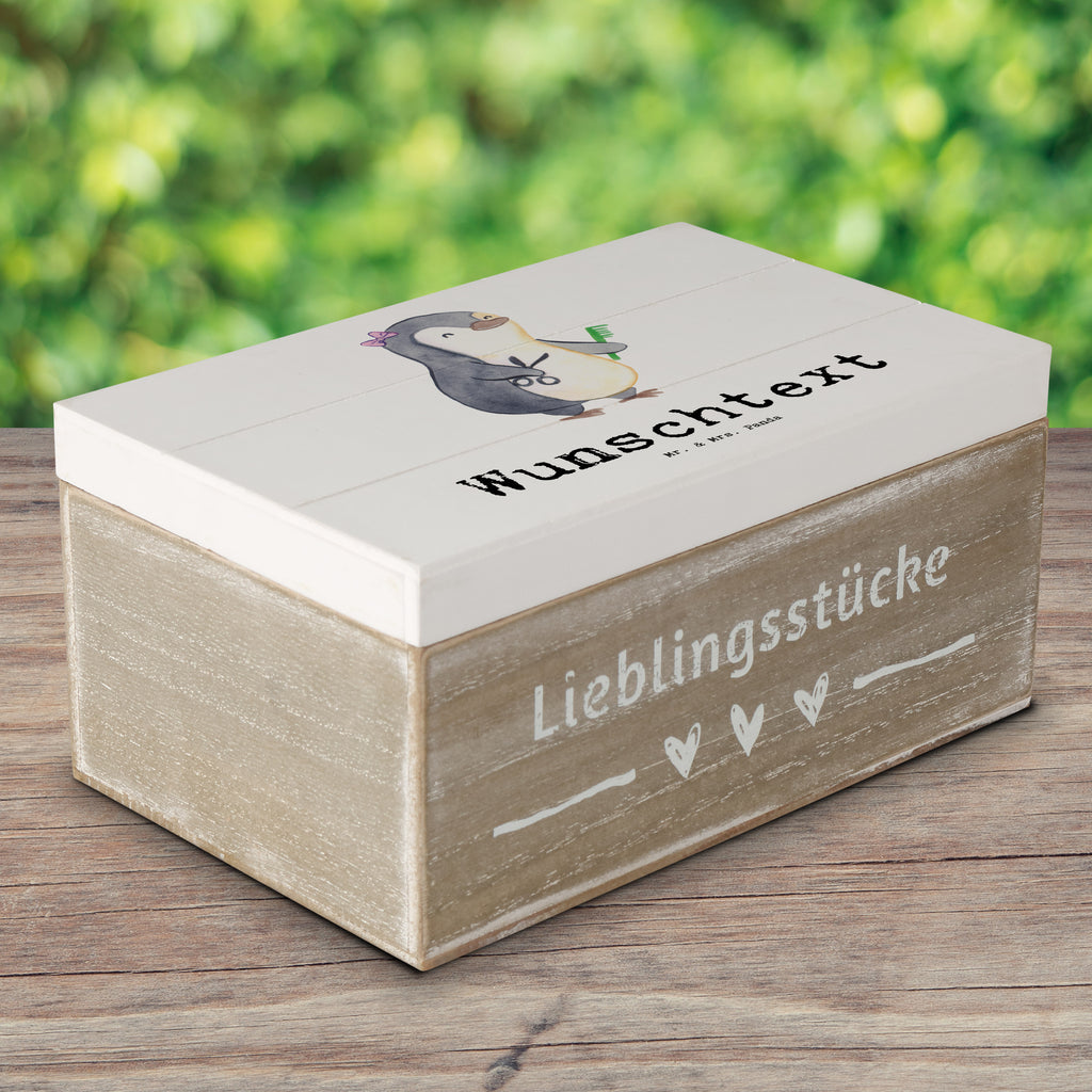 Personalisierte Holzkiste Friseurin mit Herz Holzkiste mit Namen, Kiste mit Namen, Schatzkiste mit Namen, Truhe mit Namen, Schatulle mit Namen, Erinnerungsbox mit Namen, Erinnerungskiste, mit Namen, Dekokiste mit Namen, Aufbewahrungsbox mit Namen, Holzkiste Personalisiert, Kiste Personalisiert, Schatzkiste Personalisiert, Truhe Personalisiert, Schatulle Personalisiert, Erinnerungsbox Personalisiert, Erinnerungskiste Personalisiert, Dekokiste Personalisiert, Aufbewahrungsbox Personalisiert, Beruf, Ausbildung, Jubiläum, Abschied, Rente, Kollege, Kollegin, Geschenk, Schenken, Arbeitskollege, Mitarbeiter, Firma, Danke, Dankeschön, Frisörin, Haarstylistin, Frisörbesuch, Friseursalon, Eröffnung Friseur