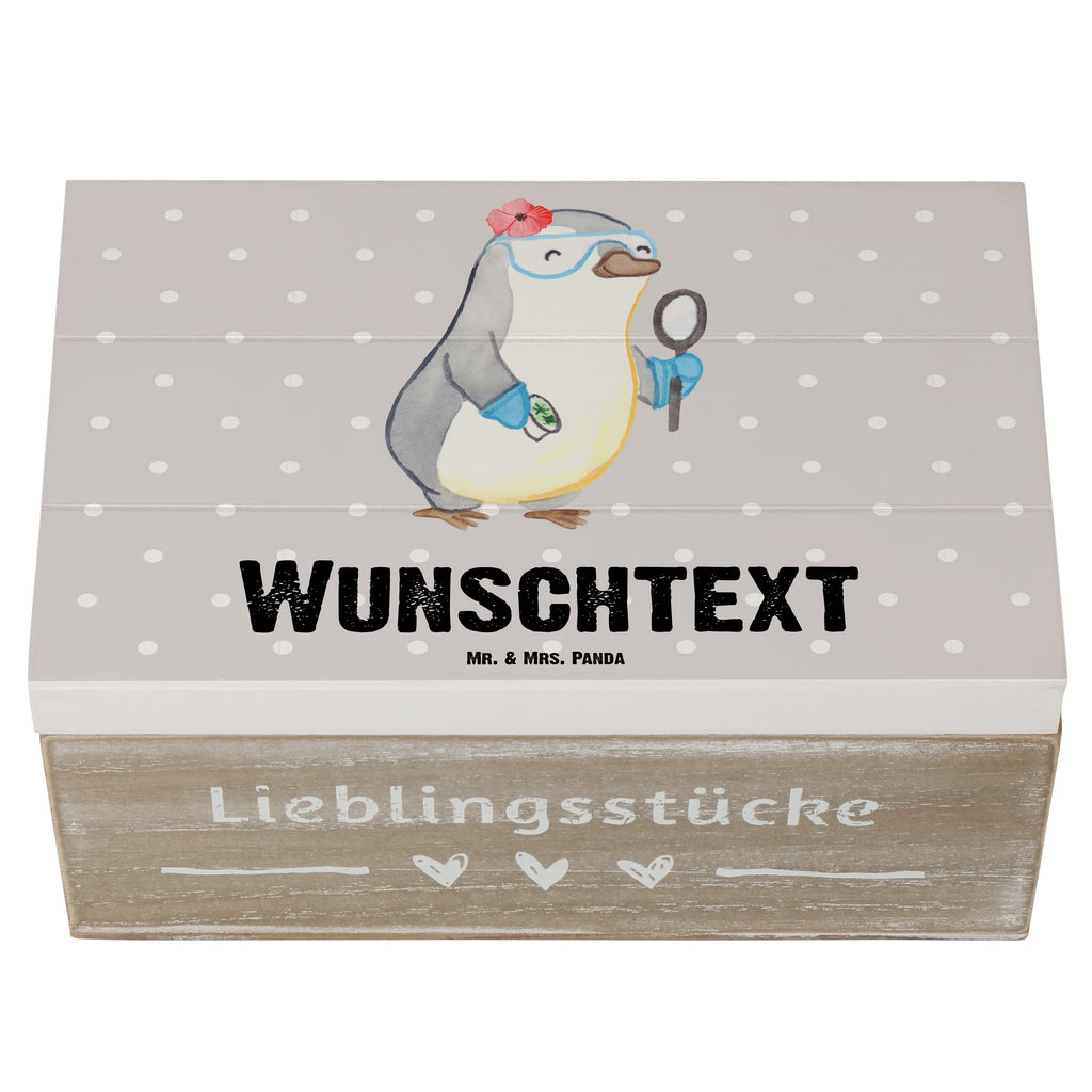 Personalisierte Holzkiste Biologin mit Herz Holzkiste mit Namen, Kiste mit Namen, Schatzkiste mit Namen, Truhe mit Namen, Schatulle mit Namen, Erinnerungsbox mit Namen, Erinnerungskiste, mit Namen, Dekokiste mit Namen, Aufbewahrungsbox mit Namen, Holzkiste Personalisiert, Kiste Personalisiert, Schatzkiste Personalisiert, Truhe Personalisiert, Schatulle Personalisiert, Erinnerungsbox Personalisiert, Erinnerungskiste Personalisiert, Dekokiste Personalisiert, Aufbewahrungsbox Personalisiert, Beruf, Ausbildung, Jubiläum, Abschied, Rente, Kollege, Kollegin, Geschenk, Schenken, Arbeitskollege, Mitarbeiter, Firma, Danke, Dankeschön, Biologin, Biologie, Naturwissenschaftlerin, Labor, Studium, Bachelor, Master