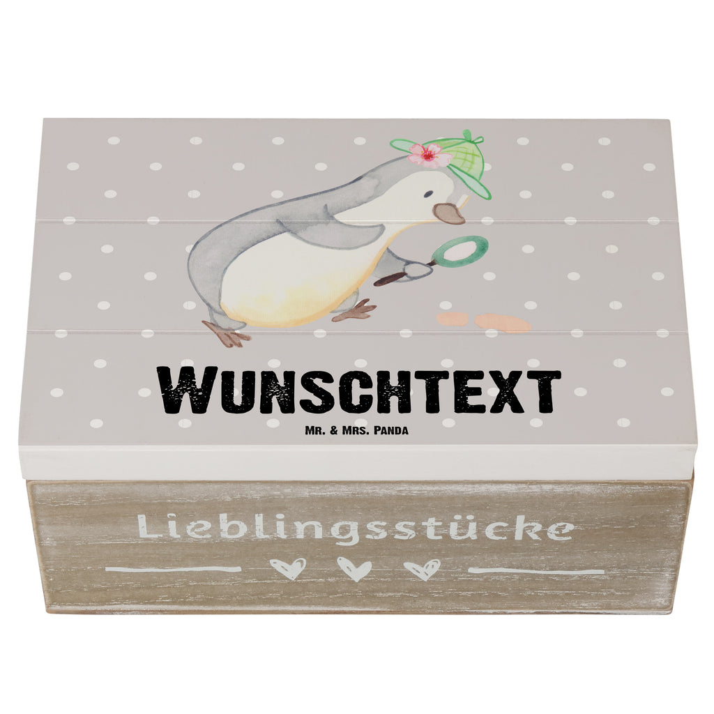 Personalisierte Holzkiste Detektivin mit Herz Holzkiste mit Namen, Kiste mit Namen, Schatzkiste mit Namen, Truhe mit Namen, Schatulle mit Namen, Erinnerungsbox mit Namen, Erinnerungskiste, mit Namen, Dekokiste mit Namen, Aufbewahrungsbox mit Namen, Holzkiste Personalisiert, Kiste Personalisiert, Schatzkiste Personalisiert, Truhe Personalisiert, Schatulle Personalisiert, Erinnerungsbox Personalisiert, Erinnerungskiste Personalisiert, Dekokiste Personalisiert, Aufbewahrungsbox Personalisiert, Beruf, Ausbildung, Jubiläum, Abschied, Rente, Kollege, Kollegin, Geschenk, Schenken, Arbeitskollege, Mitarbeiter, Firma, Danke, Dankeschön, Detektivin, Ermittlerin, Agentin, Privatdetektei, Berufsdetektivin, Wirtschaftsdetektei, Detektivausbildung, Spurensuche
