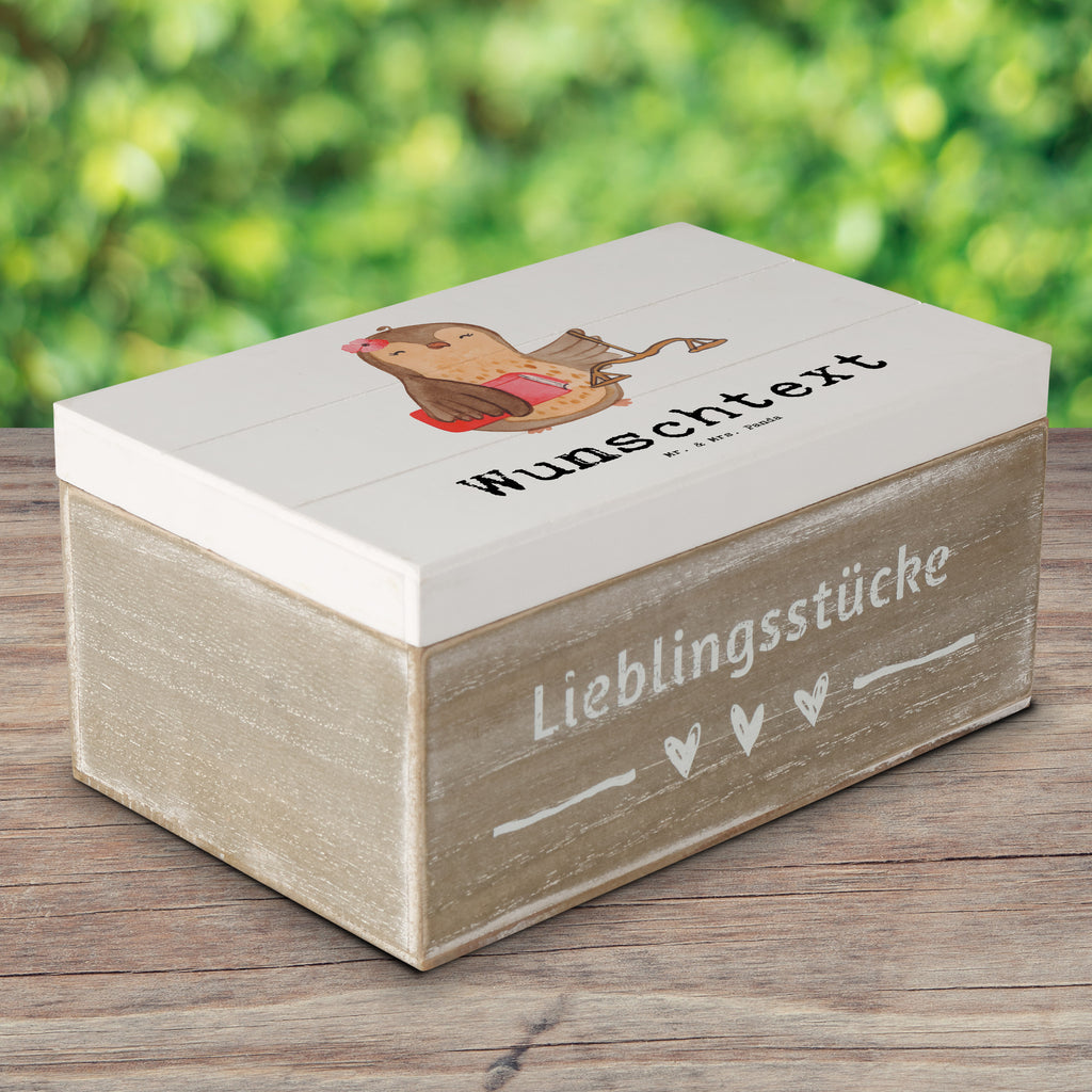 Personalisierte Holzkiste Juristin mit Herz Holzkiste mit Namen, Kiste mit Namen, Schatzkiste mit Namen, Truhe mit Namen, Schatulle mit Namen, Erinnerungsbox mit Namen, Erinnerungskiste, mit Namen, Dekokiste mit Namen, Aufbewahrungsbox mit Namen, Holzkiste Personalisiert, Kiste Personalisiert, Schatzkiste Personalisiert, Truhe Personalisiert, Schatulle Personalisiert, Erinnerungsbox Personalisiert, Erinnerungskiste Personalisiert, Dekokiste Personalisiert, Aufbewahrungsbox Personalisiert, Beruf, Ausbildung, Jubiläum, Abschied, Rente, Kollege, Kollegin, Geschenk, Schenken, Arbeitskollege, Mitarbeiter, Firma, Danke, Dankeschön, Juristin, Anwältin, Jura Studium, Master of laws, Staatsexamen, Jurastudent, Anwaltskanzlei