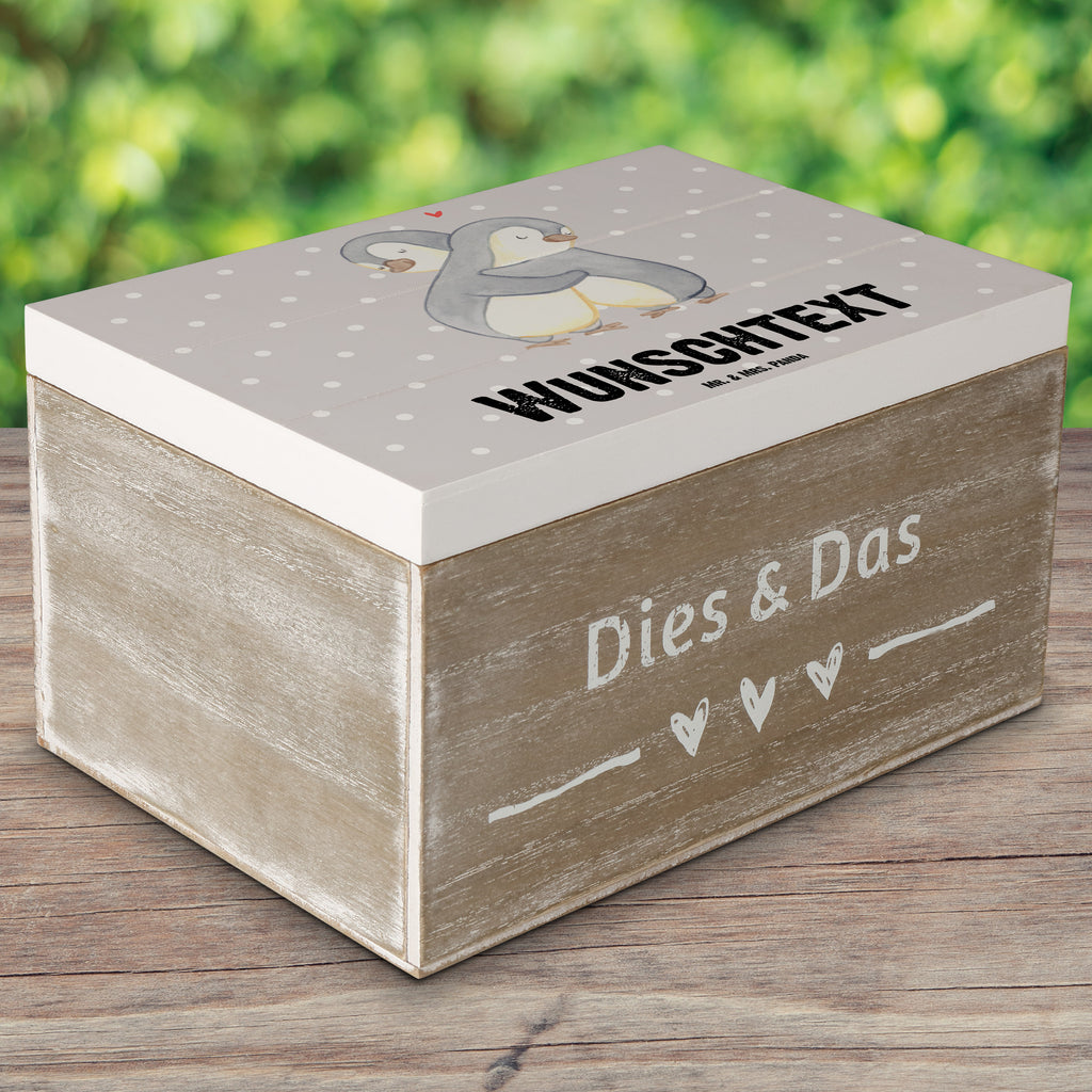 Personalisierte Holzkiste Pinguin Bester Lebenspartner der Welt Holzkiste mit Namen, Kiste mit Namen, Schatzkiste mit Namen, Truhe mit Namen, Schatulle mit Namen, Erinnerungsbox mit Namen, Erinnerungskiste, mit Namen, Dekokiste mit Namen, Aufbewahrungsbox mit Namen, Holzkiste Personalisiert, Kiste Personalisiert, Schatzkiste Personalisiert, Truhe Personalisiert, Schatulle Personalisiert, Erinnerungsbox Personalisiert, Erinnerungskiste Personalisiert, Dekokiste Personalisiert, Aufbewahrungsbox Personalisiert, für, Dankeschön, Geschenk, Schenken, Geburtstag, Geburtstagsgeschenk, Geschenkidee, Danke, Bedanken, Mitbringsel, Freude machen, Geschenktipp, Lebenspartner, Ehepartner, Partner, Ehemann, Ehefrau, Liebe, Freund, Freundin, Hochzeitstag, verliebt