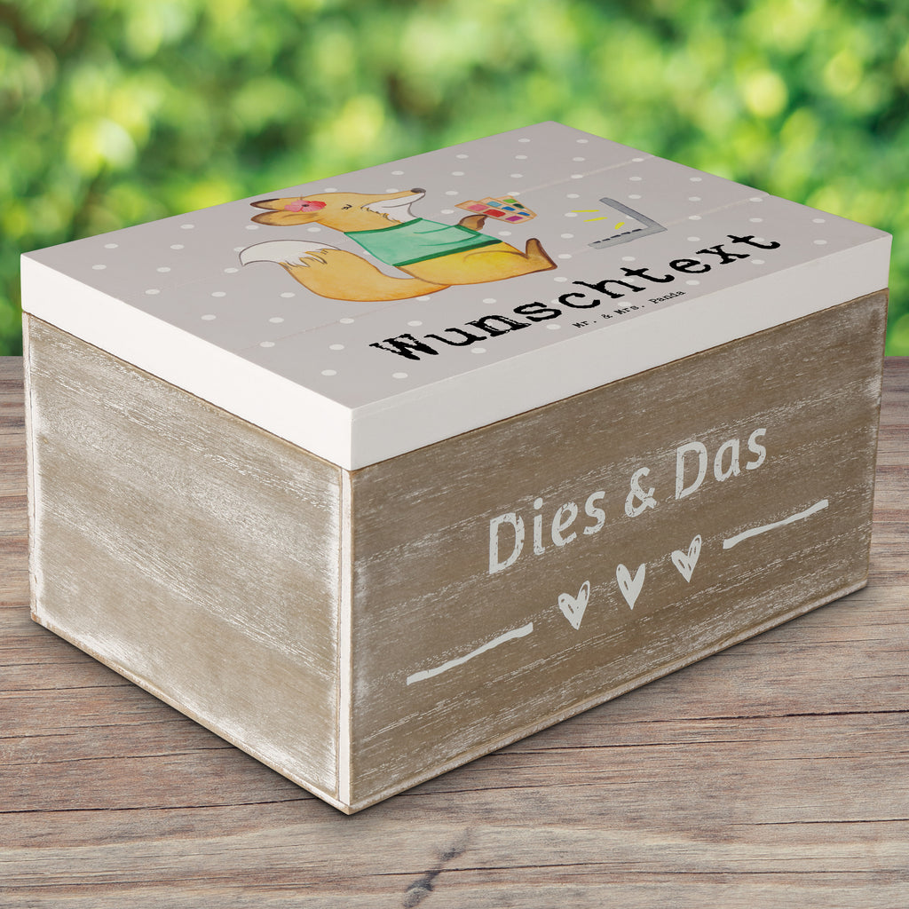 Personalisierte Holzkiste Grafikerin mit Herz Holzkiste mit Namen, Kiste mit Namen, Schatzkiste mit Namen, Truhe mit Namen, Schatulle mit Namen, Erinnerungsbox mit Namen, Erinnerungskiste, mit Namen, Dekokiste mit Namen, Aufbewahrungsbox mit Namen, Holzkiste Personalisiert, Kiste Personalisiert, Schatzkiste Personalisiert, Truhe Personalisiert, Schatulle Personalisiert, Erinnerungsbox Personalisiert, Erinnerungskiste Personalisiert, Dekokiste Personalisiert, Aufbewahrungsbox Personalisiert, Beruf, Ausbildung, Jubiläum, Abschied, Rente, Kollege, Kollegin, Geschenk, Schenken, Arbeitskollege, Mitarbeiter, Firma, Danke, Dankeschön, Grafikerin, Designer, Mediengestalter, Grafikdesignerin