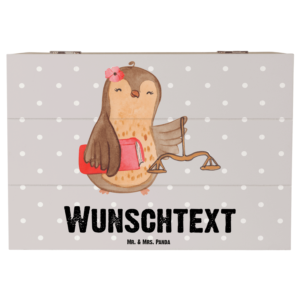 Personalisierte Holzkiste Juristin mit Herz Holzkiste mit Namen, Kiste mit Namen, Schatzkiste mit Namen, Truhe mit Namen, Schatulle mit Namen, Erinnerungsbox mit Namen, Erinnerungskiste, mit Namen, Dekokiste mit Namen, Aufbewahrungsbox mit Namen, Holzkiste Personalisiert, Kiste Personalisiert, Schatzkiste Personalisiert, Truhe Personalisiert, Schatulle Personalisiert, Erinnerungsbox Personalisiert, Erinnerungskiste Personalisiert, Dekokiste Personalisiert, Aufbewahrungsbox Personalisiert, Beruf, Ausbildung, Jubiläum, Abschied, Rente, Kollege, Kollegin, Geschenk, Schenken, Arbeitskollege, Mitarbeiter, Firma, Danke, Dankeschön, Juristin, Anwältin, Jura Studium, Master of laws, Staatsexamen, Jurastudent, Anwaltskanzlei