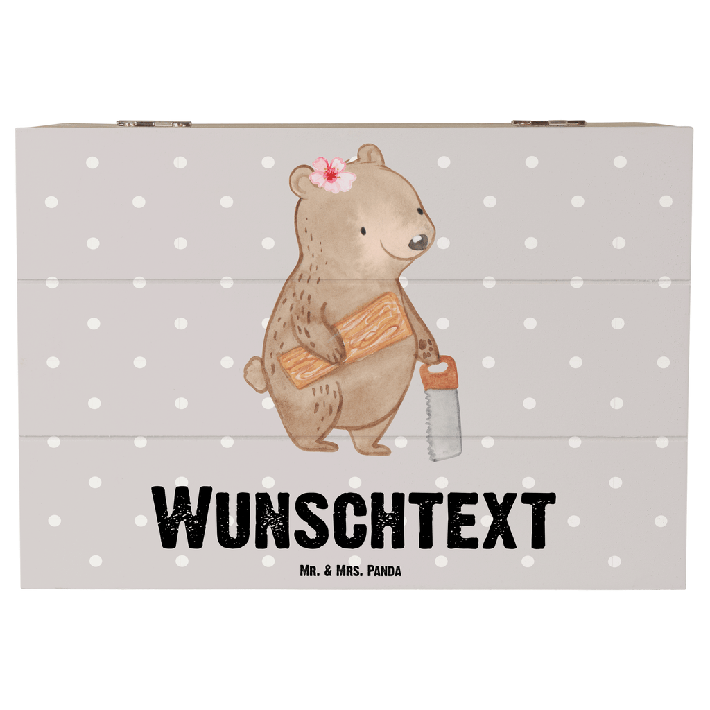 Personalisierte Holzkiste Tischlerin mit Herz Holzkiste mit Namen, Kiste mit Namen, Schatzkiste mit Namen, Truhe mit Namen, Schatulle mit Namen, Erinnerungsbox mit Namen, Erinnerungskiste, mit Namen, Dekokiste mit Namen, Aufbewahrungsbox mit Namen, Holzkiste Personalisiert, Kiste Personalisiert, Schatzkiste Personalisiert, Truhe Personalisiert, Schatulle Personalisiert, Erinnerungsbox Personalisiert, Erinnerungskiste Personalisiert, Dekokiste Personalisiert, Aufbewahrungsbox Personalisiert, Beruf, Ausbildung, Jubiläum, Abschied, Rente, Kollege, Kollegin, Geschenk, Schenken, Arbeitskollege, Mitarbeiter, Firma, Danke, Dankeschön