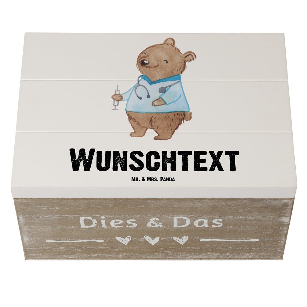 Personalisierte Holzkiste Anästhesist mit Herz Holzkiste mit Namen, Kiste mit Namen, Schatzkiste mit Namen, Truhe mit Namen, Schatulle mit Namen, Erinnerungsbox mit Namen, Erinnerungskiste, mit Namen, Dekokiste mit Namen, Aufbewahrungsbox mit Namen, Holzkiste Personalisiert, Kiste Personalisiert, Schatzkiste Personalisiert, Truhe Personalisiert, Schatulle Personalisiert, Erinnerungsbox Personalisiert, Erinnerungskiste Personalisiert, Dekokiste Personalisiert, Aufbewahrungsbox Personalisiert, Beruf, Ausbildung, Jubiläum, Abschied, Rente, Kollege, Kollegin, Geschenk, Schenken, Arbeitskollege, Mitarbeiter, Firma, Danke, Dankeschön, Anästhesist, Narkosearzt, Anästhesie, Krankenhaus, Studium