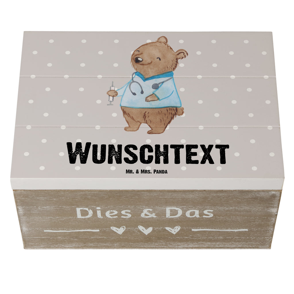 Personalisierte Holzkiste Anästhesist mit Herz Holzkiste mit Namen, Kiste mit Namen, Schatzkiste mit Namen, Truhe mit Namen, Schatulle mit Namen, Erinnerungsbox mit Namen, Erinnerungskiste, mit Namen, Dekokiste mit Namen, Aufbewahrungsbox mit Namen, Holzkiste Personalisiert, Kiste Personalisiert, Schatzkiste Personalisiert, Truhe Personalisiert, Schatulle Personalisiert, Erinnerungsbox Personalisiert, Erinnerungskiste Personalisiert, Dekokiste Personalisiert, Aufbewahrungsbox Personalisiert, Beruf, Ausbildung, Jubiläum, Abschied, Rente, Kollege, Kollegin, Geschenk, Schenken, Arbeitskollege, Mitarbeiter, Firma, Danke, Dankeschön, Anästhesist, Narkosearzt, Anästhesie, Krankenhaus, Studium