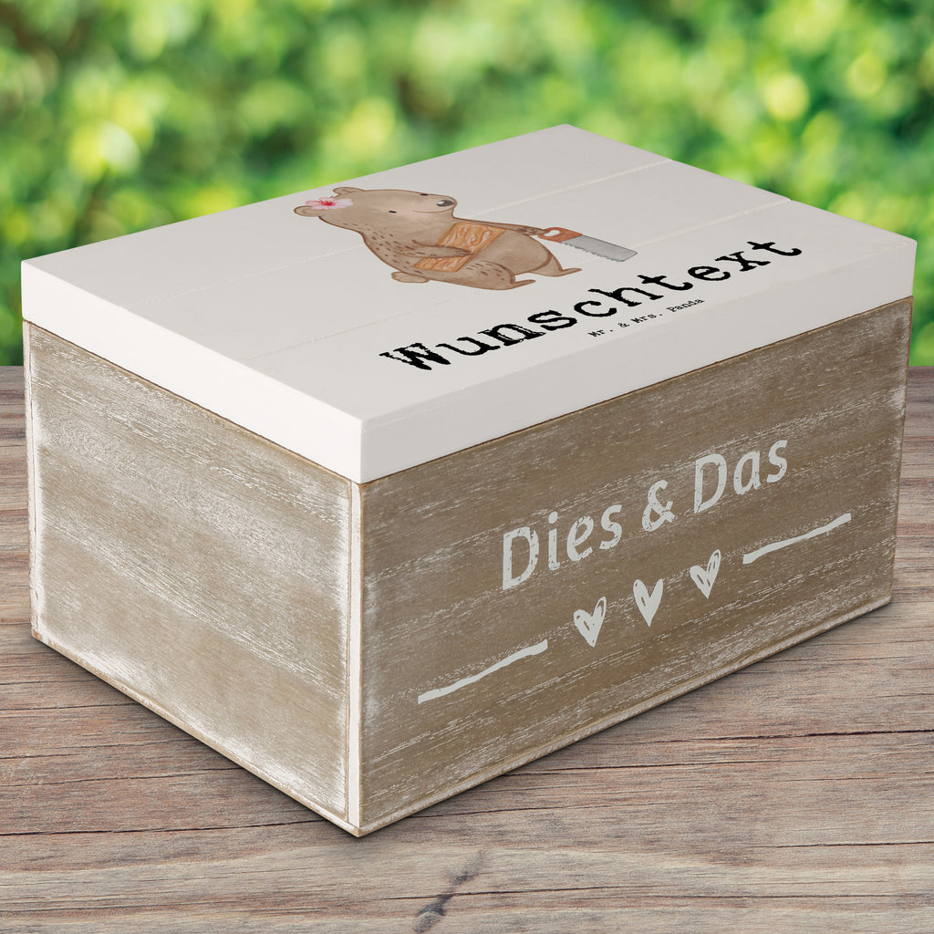 Personalisierte Holzkiste Schreinerin mit Herz Holzkiste mit Namen, Kiste mit Namen, Schatzkiste mit Namen, Truhe mit Namen, Schatulle mit Namen, Erinnerungsbox mit Namen, Erinnerungskiste, mit Namen, Dekokiste mit Namen, Aufbewahrungsbox mit Namen, Holzkiste Personalisiert, Kiste Personalisiert, Schatzkiste Personalisiert, Truhe Personalisiert, Schatulle Personalisiert, Erinnerungsbox Personalisiert, Erinnerungskiste Personalisiert, Dekokiste Personalisiert, Aufbewahrungsbox Personalisiert, Beruf, Ausbildung, Jubiläum, Abschied, Rente, Kollege, Kollegin, Geschenk, Schenken, Arbeitskollege, Mitarbeiter, Firma, Danke, Dankeschön