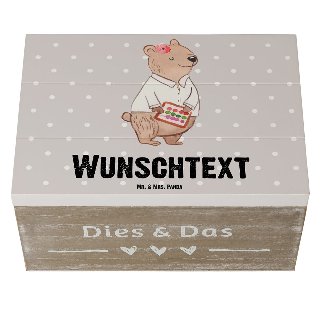 Personalisierte Holzkiste Bankangestellte mit Herz Holzkiste mit Namen, Kiste mit Namen, Schatzkiste mit Namen, Truhe mit Namen, Schatulle mit Namen, Erinnerungsbox mit Namen, Erinnerungskiste, mit Namen, Dekokiste mit Namen, Aufbewahrungsbox mit Namen, Holzkiste Personalisiert, Kiste Personalisiert, Schatzkiste Personalisiert, Truhe Personalisiert, Schatulle Personalisiert, Erinnerungsbox Personalisiert, Erinnerungskiste Personalisiert, Dekokiste Personalisiert, Aufbewahrungsbox Personalisiert, Beruf, Ausbildung, Jubiläum, Abschied, Rente, Kollege, Kollegin, Geschenk, Schenken, Arbeitskollege, Mitarbeiter, Firma, Danke, Dankeschön, Bankangestellte, Bankfachfrau, Bänkerin, Bankberaterin