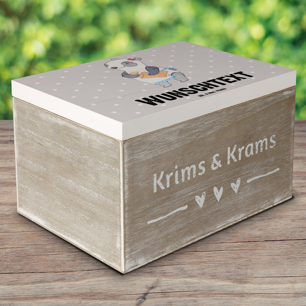 Personalisierte Holzkiste Bäckerin mit Herz Holzkiste mit Namen, Kiste mit Namen, Schatzkiste mit Namen, Truhe mit Namen, Schatulle mit Namen, Erinnerungsbox mit Namen, Erinnerungskiste, mit Namen, Dekokiste mit Namen, Aufbewahrungsbox mit Namen, Holzkiste Personalisiert, Kiste Personalisiert, Schatzkiste Personalisiert, Truhe Personalisiert, Schatulle Personalisiert, Erinnerungsbox Personalisiert, Erinnerungskiste Personalisiert, Dekokiste Personalisiert, Aufbewahrungsbox Personalisiert, Beruf, Ausbildung, Jubiläum, Abschied, Rente, Kollege, Kollegin, Geschenk, Schenken, Arbeitskollege, Mitarbeiter, Firma, Danke, Dankeschön, Bäckerin, Konditorin, Brotbäckerin, Bäckerei, Backstube, Bäckerladen, Brotmanufaktur