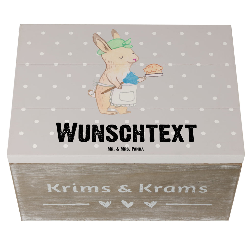 Personalisierte Holzkiste Haushaltshilfe mit Herz Holzkiste mit Namen, Kiste mit Namen, Schatzkiste mit Namen, Truhe mit Namen, Schatulle mit Namen, Erinnerungsbox mit Namen, Erinnerungskiste, mit Namen, Dekokiste mit Namen, Aufbewahrungsbox mit Namen, Holzkiste Personalisiert, Kiste Personalisiert, Schatzkiste Personalisiert, Truhe Personalisiert, Schatulle Personalisiert, Erinnerungsbox Personalisiert, Erinnerungskiste Personalisiert, Dekokiste Personalisiert, Aufbewahrungsbox Personalisiert, Beruf, Ausbildung, Jubiläum, Abschied, Rente, Kollege, Kollegin, Geschenk, Schenken, Arbeitskollege, Mitarbeiter, Firma, Danke, Dankeschön, Haushaltshilfe, Putzfrau, Reinigungskraft
