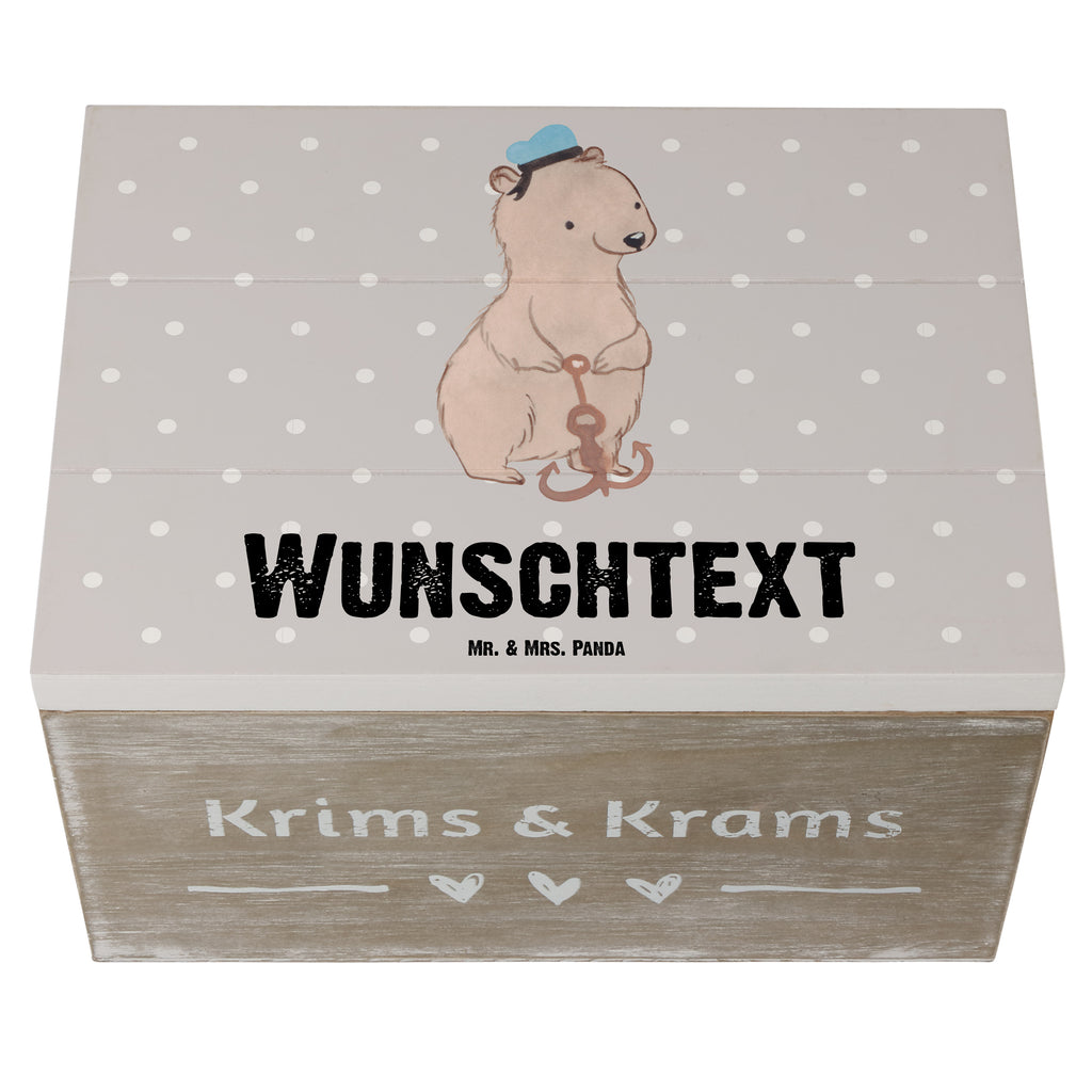 Personalisierte Holzkiste Matrosin mit Herz Holzkiste mit Namen, Kiste mit Namen, Schatzkiste mit Namen, Truhe mit Namen, Schatulle mit Namen, Erinnerungsbox mit Namen, Erinnerungskiste, mit Namen, Dekokiste mit Namen, Aufbewahrungsbox mit Namen, Holzkiste Personalisiert, Kiste Personalisiert, Schatzkiste Personalisiert, Truhe Personalisiert, Schatulle Personalisiert, Erinnerungsbox Personalisiert, Erinnerungskiste Personalisiert, Dekokiste Personalisiert, Aufbewahrungsbox Personalisiert, Beruf, Ausbildung, Jubiläum, Abschied, Rente, Kollege, Kollegin, Geschenk, Schenken, Arbeitskollege, Mitarbeiter, Firma, Danke, Dankeschön, Matrosin, Seeleute, Schiff, Schiffsmechanikerin