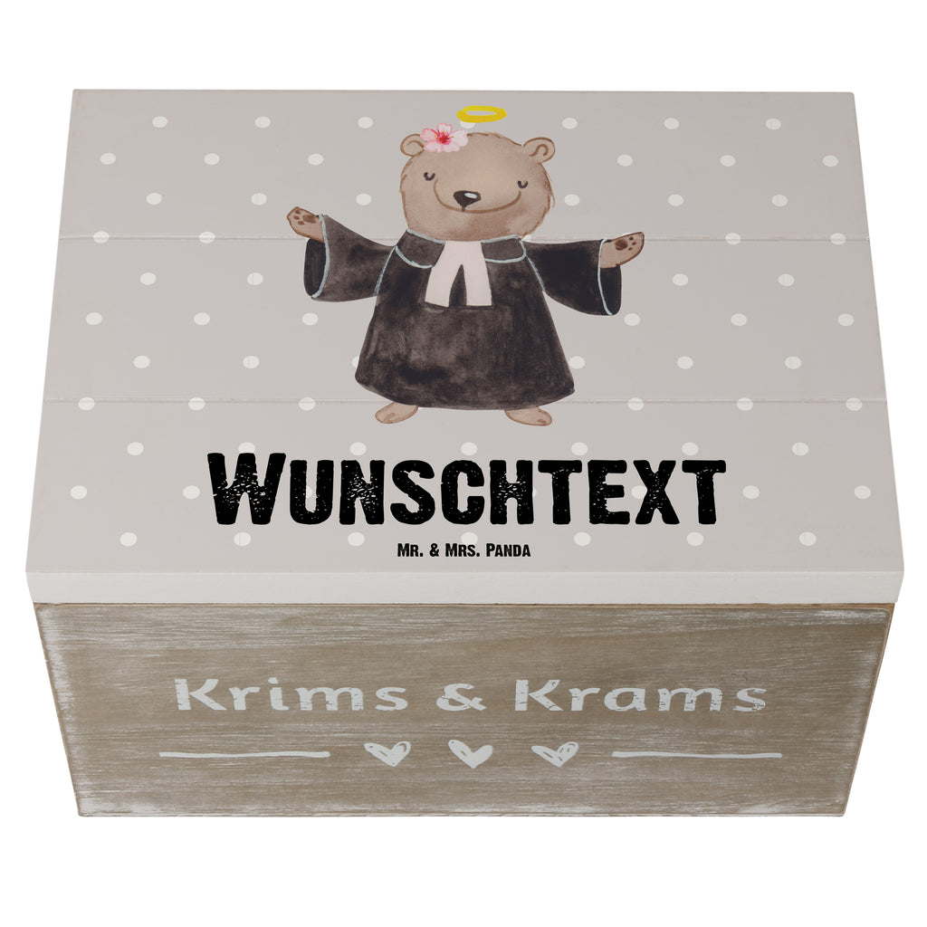 Personalisierte Holzkiste Pfarrerin mit Herz Holzkiste mit Namen, Kiste mit Namen, Schatzkiste mit Namen, Truhe mit Namen, Schatulle mit Namen, Erinnerungsbox mit Namen, Erinnerungskiste, mit Namen, Dekokiste mit Namen, Aufbewahrungsbox mit Namen, Holzkiste Personalisiert, Kiste Personalisiert, Schatzkiste Personalisiert, Truhe Personalisiert, Schatulle Personalisiert, Erinnerungsbox Personalisiert, Erinnerungskiste Personalisiert, Dekokiste Personalisiert, Aufbewahrungsbox Personalisiert, Beruf, Ausbildung, Jubiläum, Abschied, Rente, Kollege, Kollegin, Geschenk, Schenken, Arbeitskollege, Mitarbeiter, Firma, Danke, Dankeschön, Pastorin, Dienerin Gottes<br />Geistliche, Pfarrerin, Predigerin<br />Priesterin, Theologin, Kirche
