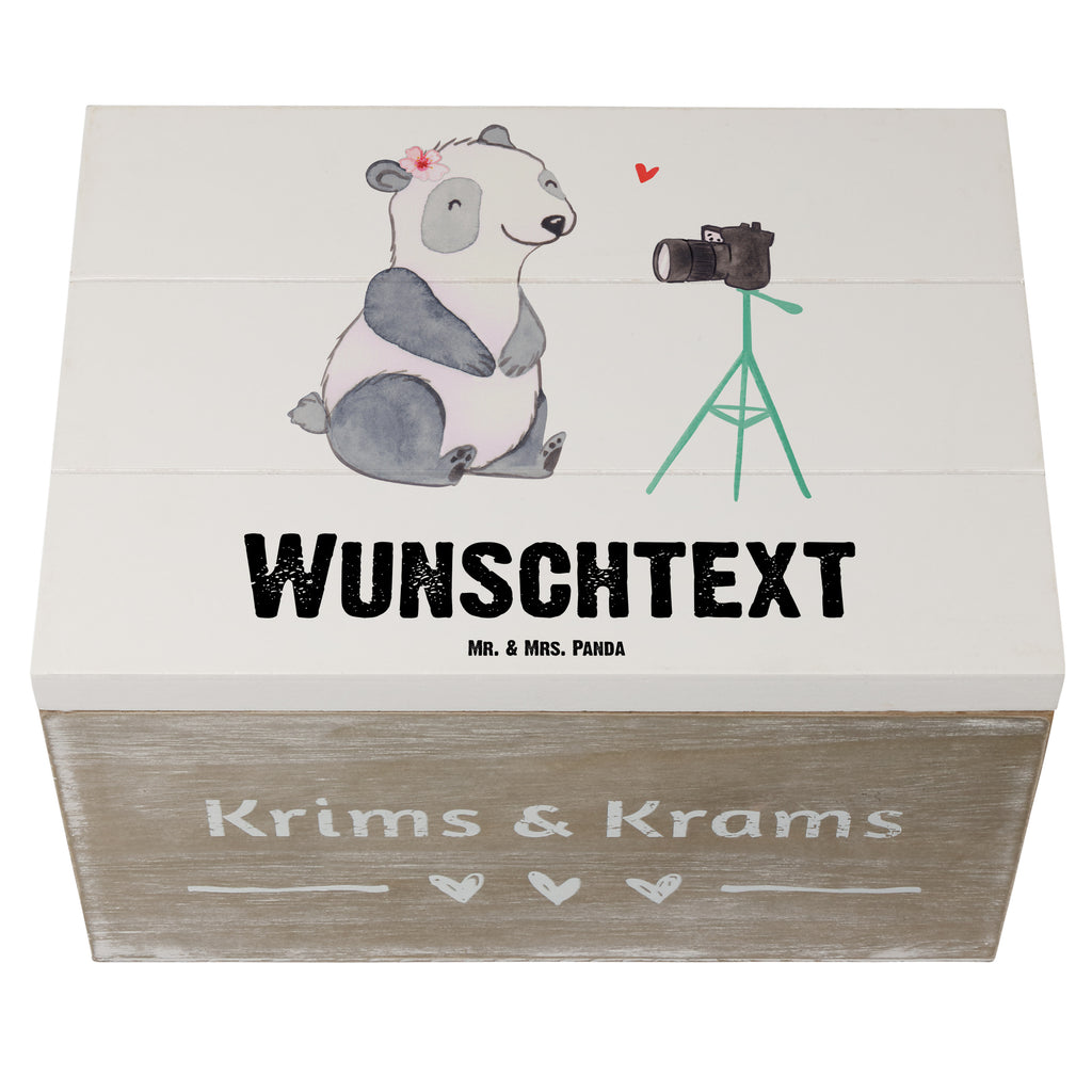 Personalisierte Holzkiste Vloggerin mit Herz Holzkiste mit Namen, Kiste mit Namen, Schatzkiste mit Namen, Truhe mit Namen, Schatulle mit Namen, Erinnerungsbox mit Namen, Erinnerungskiste, mit Namen, Dekokiste mit Namen, Aufbewahrungsbox mit Namen, Holzkiste Personalisiert, Kiste Personalisiert, Schatzkiste Personalisiert, Truhe Personalisiert, Schatulle Personalisiert, Erinnerungsbox Personalisiert, Erinnerungskiste Personalisiert, Dekokiste Personalisiert, Aufbewahrungsbox Personalisiert, Beruf, Ausbildung, Jubiläum, Abschied, Rente, Kollege, Kollegin, Geschenk, Schenken, Arbeitskollege, Mitarbeiter, Firma, Danke, Dankeschön