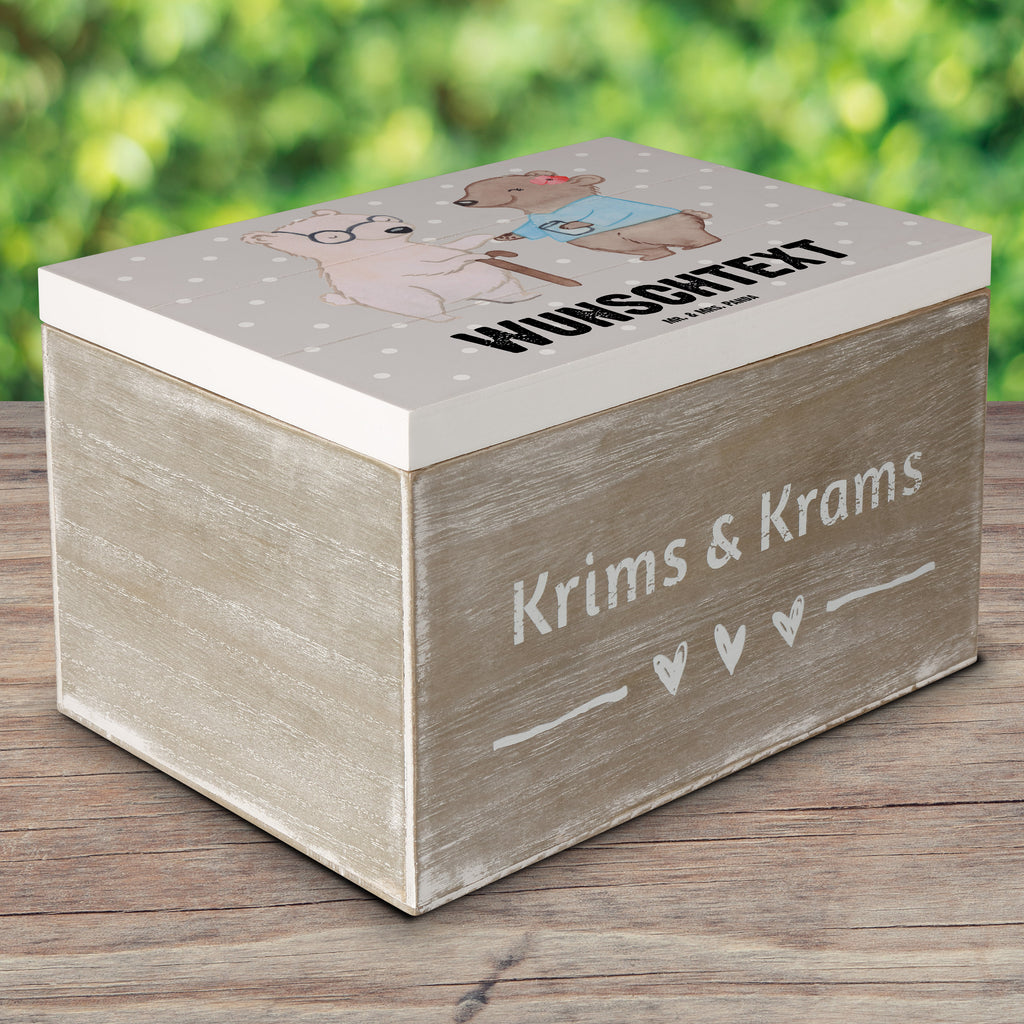 Personalisierte Holzkiste Altenpflegerin mit Herz Holzkiste mit Namen, Kiste mit Namen, Schatzkiste mit Namen, Truhe mit Namen, Schatulle mit Namen, Erinnerungsbox mit Namen, Erinnerungskiste, mit Namen, Dekokiste mit Namen, Aufbewahrungsbox mit Namen, Holzkiste Personalisiert, Kiste Personalisiert, Schatzkiste Personalisiert, Truhe Personalisiert, Schatulle Personalisiert, Erinnerungsbox Personalisiert, Erinnerungskiste Personalisiert, Dekokiste Personalisiert, Aufbewahrungsbox Personalisiert, Beruf, Ausbildung, Jubiläum, Abschied, Rente, Kollege, Kollegin, Geschenk, Schenken, Arbeitskollege, Mitarbeiter, Firma, Danke, Dankeschön, Altenpflegerin, Pflegerin, Altenheim Eröffnung