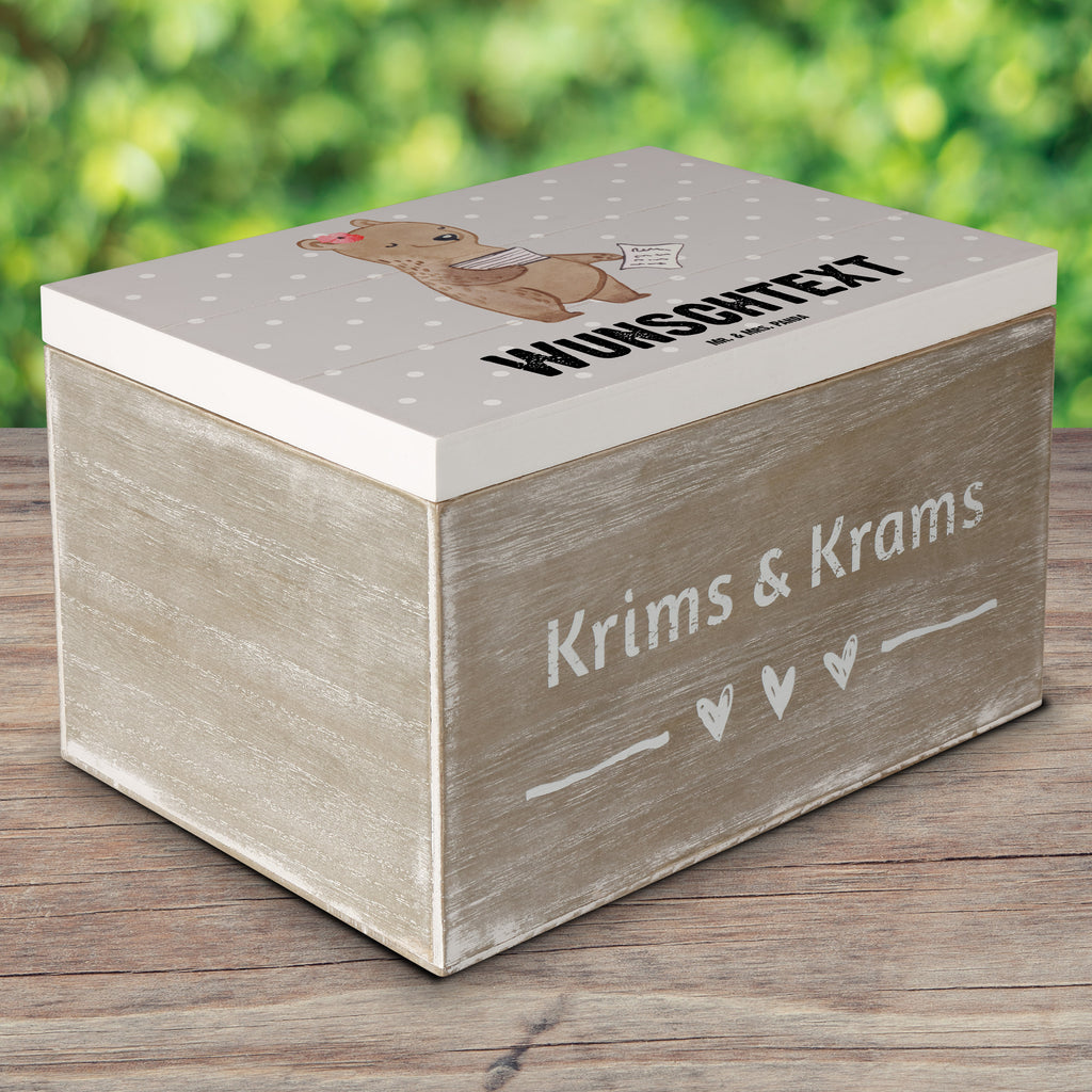 Personalisierte Holzkiste Buchhalterin mit Herz Holzkiste mit Namen, Kiste mit Namen, Schatzkiste mit Namen, Truhe mit Namen, Schatulle mit Namen, Erinnerungsbox mit Namen, Erinnerungskiste, mit Namen, Dekokiste mit Namen, Aufbewahrungsbox mit Namen, Holzkiste Personalisiert, Kiste Personalisiert, Schatzkiste Personalisiert, Truhe Personalisiert, Schatulle Personalisiert, Erinnerungsbox Personalisiert, Erinnerungskiste Personalisiert, Dekokiste Personalisiert, Aufbewahrungsbox Personalisiert, Beruf, Ausbildung, Jubiläum, Abschied, Rente, Kollege, Kollegin, Geschenk, Schenken, Arbeitskollege, Mitarbeiter, Firma, Danke, Dankeschön, Buchhalter, in Bürojob, Backoffice Mitarbeiterin, Angestellte