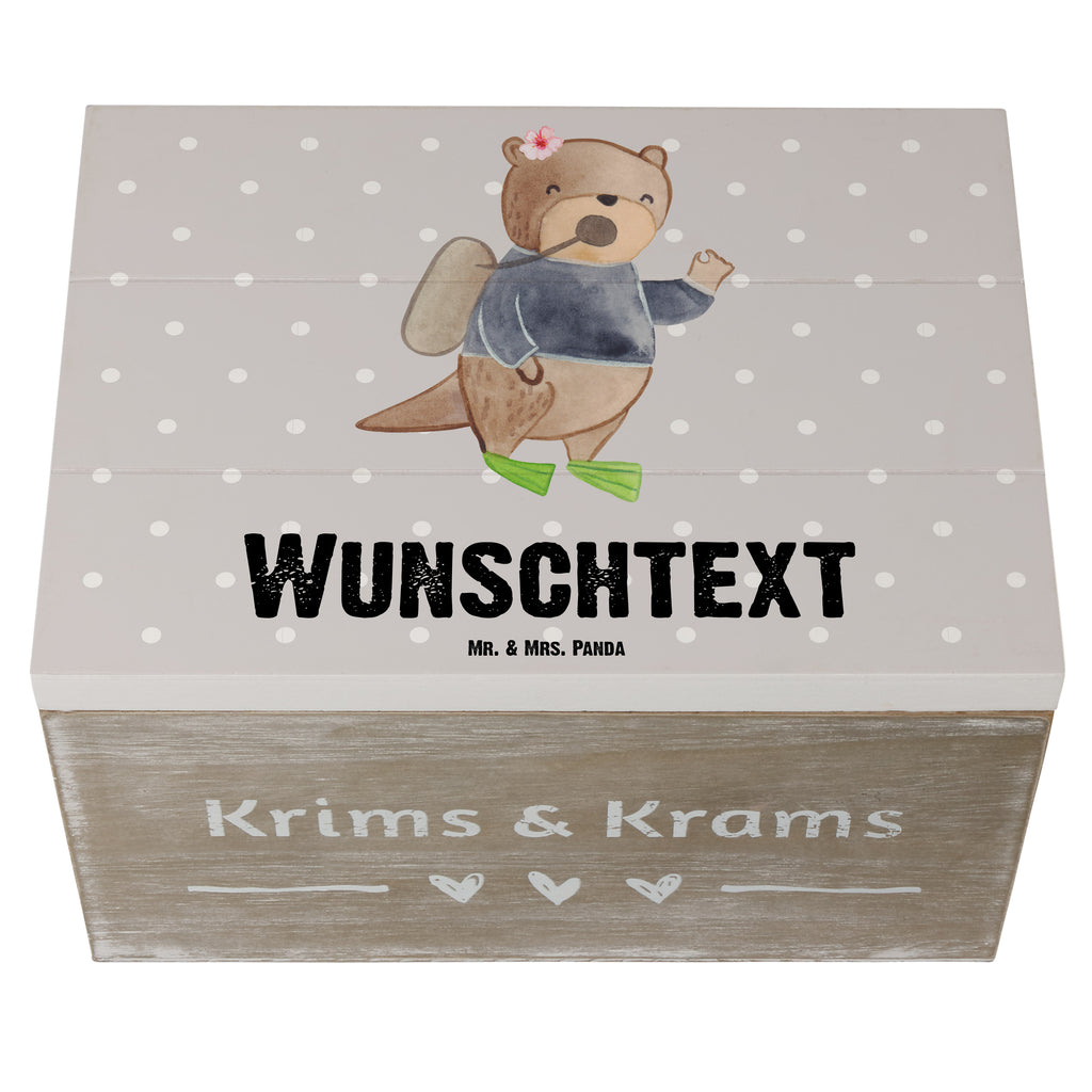 Personalisierte Holzkiste Taucherin mit Herz Holzkiste mit Namen, Kiste mit Namen, Schatzkiste mit Namen, Truhe mit Namen, Schatulle mit Namen, Erinnerungsbox mit Namen, Erinnerungskiste, mit Namen, Dekokiste mit Namen, Aufbewahrungsbox mit Namen, Holzkiste Personalisiert, Kiste Personalisiert, Schatzkiste Personalisiert, Truhe Personalisiert, Schatulle Personalisiert, Erinnerungsbox Personalisiert, Erinnerungskiste Personalisiert, Dekokiste Personalisiert, Aufbewahrungsbox Personalisiert, Beruf, Ausbildung, Jubiläum, Abschied, Rente, Kollege, Kollegin, Geschenk, Schenken, Arbeitskollege, Mitarbeiter, Firma, Danke, Dankeschön