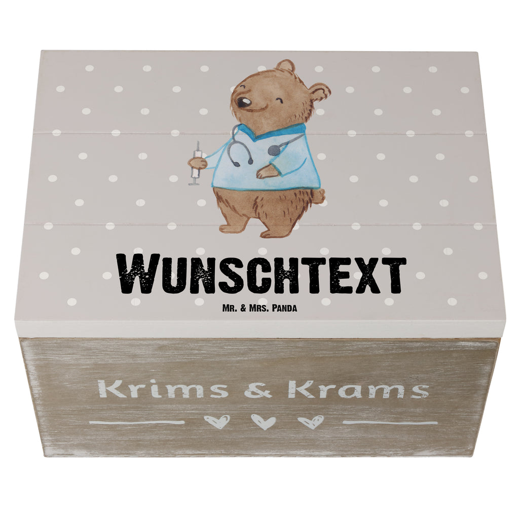 Personalisierte Holzkiste Anästhesist mit Herz Holzkiste mit Namen, Kiste mit Namen, Schatzkiste mit Namen, Truhe mit Namen, Schatulle mit Namen, Erinnerungsbox mit Namen, Erinnerungskiste, mit Namen, Dekokiste mit Namen, Aufbewahrungsbox mit Namen, Holzkiste Personalisiert, Kiste Personalisiert, Schatzkiste Personalisiert, Truhe Personalisiert, Schatulle Personalisiert, Erinnerungsbox Personalisiert, Erinnerungskiste Personalisiert, Dekokiste Personalisiert, Aufbewahrungsbox Personalisiert, Beruf, Ausbildung, Jubiläum, Abschied, Rente, Kollege, Kollegin, Geschenk, Schenken, Arbeitskollege, Mitarbeiter, Firma, Danke, Dankeschön, Anästhesist, Narkosearzt, Anästhesie, Krankenhaus, Studium