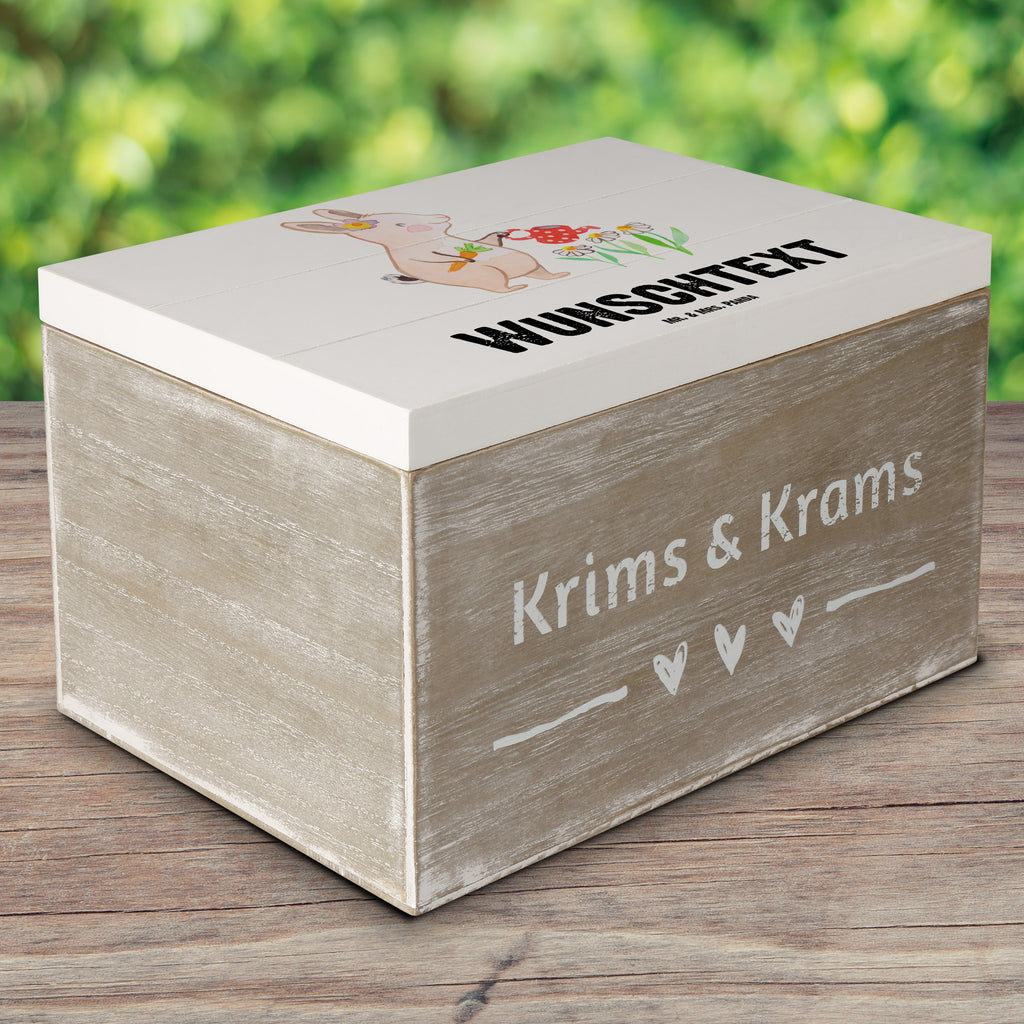 Personalisierte Holzkiste Gärtnerin mit Herz Holzkiste mit Namen, Kiste mit Namen, Schatzkiste mit Namen, Truhe mit Namen, Schatulle mit Namen, Erinnerungsbox mit Namen, Erinnerungskiste, mit Namen, Dekokiste mit Namen, Aufbewahrungsbox mit Namen, Holzkiste Personalisiert, Kiste Personalisiert, Schatzkiste Personalisiert, Truhe Personalisiert, Schatulle Personalisiert, Erinnerungsbox Personalisiert, Erinnerungskiste Personalisiert, Dekokiste Personalisiert, Aufbewahrungsbox Personalisiert, Beruf, Ausbildung, Jubiläum, Abschied, Rente, Kollege, Kollegin, Geschenk, Schenken, Arbeitskollege, Mitarbeiter, Firma, Danke, Dankeschön, Gärtnerin, Gartenplaner, Gärtnerei, Gartenbau, Hobbygärtnerin, Garten- und Landschaftsbauerin