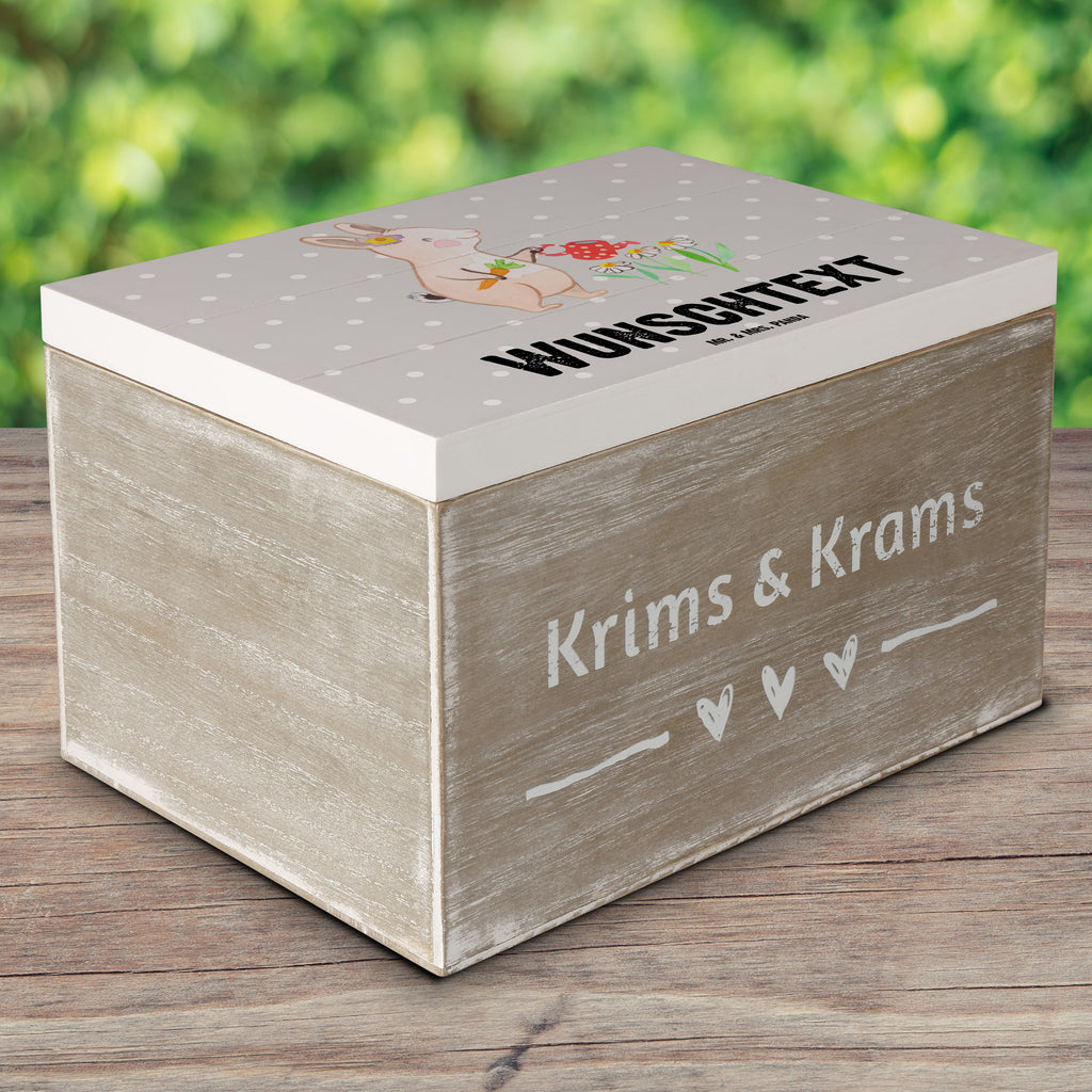 Personalisierte Holzkiste Gärtnerin mit Herz Holzkiste mit Namen, Kiste mit Namen, Schatzkiste mit Namen, Truhe mit Namen, Schatulle mit Namen, Erinnerungsbox mit Namen, Erinnerungskiste, mit Namen, Dekokiste mit Namen, Aufbewahrungsbox mit Namen, Holzkiste Personalisiert, Kiste Personalisiert, Schatzkiste Personalisiert, Truhe Personalisiert, Schatulle Personalisiert, Erinnerungsbox Personalisiert, Erinnerungskiste Personalisiert, Dekokiste Personalisiert, Aufbewahrungsbox Personalisiert, Beruf, Ausbildung, Jubiläum, Abschied, Rente, Kollege, Kollegin, Geschenk, Schenken, Arbeitskollege, Mitarbeiter, Firma, Danke, Dankeschön, Gärtnerin, Gartenplaner, Gärtnerei, Gartenbau, Hobbygärtnerin, Garten- und Landschaftsbauerin