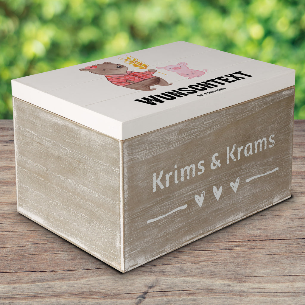 Personalisierte Holzkiste Bäuerin mit Herz Holzkiste mit Namen, Kiste mit Namen, Schatzkiste mit Namen, Truhe mit Namen, Schatulle mit Namen, Erinnerungsbox mit Namen, Erinnerungskiste, mit Namen, Dekokiste mit Namen, Aufbewahrungsbox mit Namen, Holzkiste Personalisiert, Kiste Personalisiert, Schatzkiste Personalisiert, Truhe Personalisiert, Schatulle Personalisiert, Erinnerungsbox Personalisiert, Erinnerungskiste Personalisiert, Dekokiste Personalisiert, Aufbewahrungsbox Personalisiert, Beruf, Ausbildung, Jubiläum, Abschied, Rente, Kollege, Kollegin, Geschenk, Schenken, Arbeitskollege, Mitarbeiter, Firma, Danke, Dankeschön, Landwirtin, Bäuerin, Tierwirtin, Agronomin, Farmerin, Bauernhof