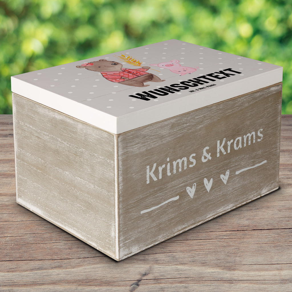 Personalisierte Holzkiste Bäuerin mit Herz Holzkiste mit Namen, Kiste mit Namen, Schatzkiste mit Namen, Truhe mit Namen, Schatulle mit Namen, Erinnerungsbox mit Namen, Erinnerungskiste, mit Namen, Dekokiste mit Namen, Aufbewahrungsbox mit Namen, Holzkiste Personalisiert, Kiste Personalisiert, Schatzkiste Personalisiert, Truhe Personalisiert, Schatulle Personalisiert, Erinnerungsbox Personalisiert, Erinnerungskiste Personalisiert, Dekokiste Personalisiert, Aufbewahrungsbox Personalisiert, Beruf, Ausbildung, Jubiläum, Abschied, Rente, Kollege, Kollegin, Geschenk, Schenken, Arbeitskollege, Mitarbeiter, Firma, Danke, Dankeschön, Landwirtin, Bäuerin, Tierwirtin, Agronomin, Farmerin, Bauernhof
