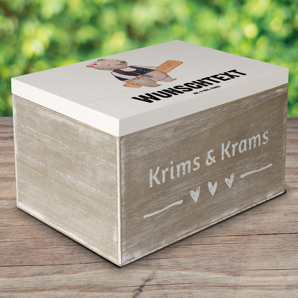 Personalisierte Holzkiste Zimmerfrau mit Herz Holzkiste mit Namen, Kiste mit Namen, Schatzkiste mit Namen, Truhe mit Namen, Schatulle mit Namen, Erinnerungsbox mit Namen, Erinnerungskiste, mit Namen, Dekokiste mit Namen, Aufbewahrungsbox mit Namen, Holzkiste Personalisiert, Kiste Personalisiert, Schatzkiste Personalisiert, Truhe Personalisiert, Schatulle Personalisiert, Erinnerungsbox Personalisiert, Erinnerungskiste Personalisiert, Dekokiste Personalisiert, Aufbewahrungsbox Personalisiert, Beruf, Ausbildung, Jubiläum, Abschied, Rente, Kollege, Kollegin, Geschenk, Schenken, Arbeitskollege, Mitarbeiter, Firma, Danke, Dankeschön