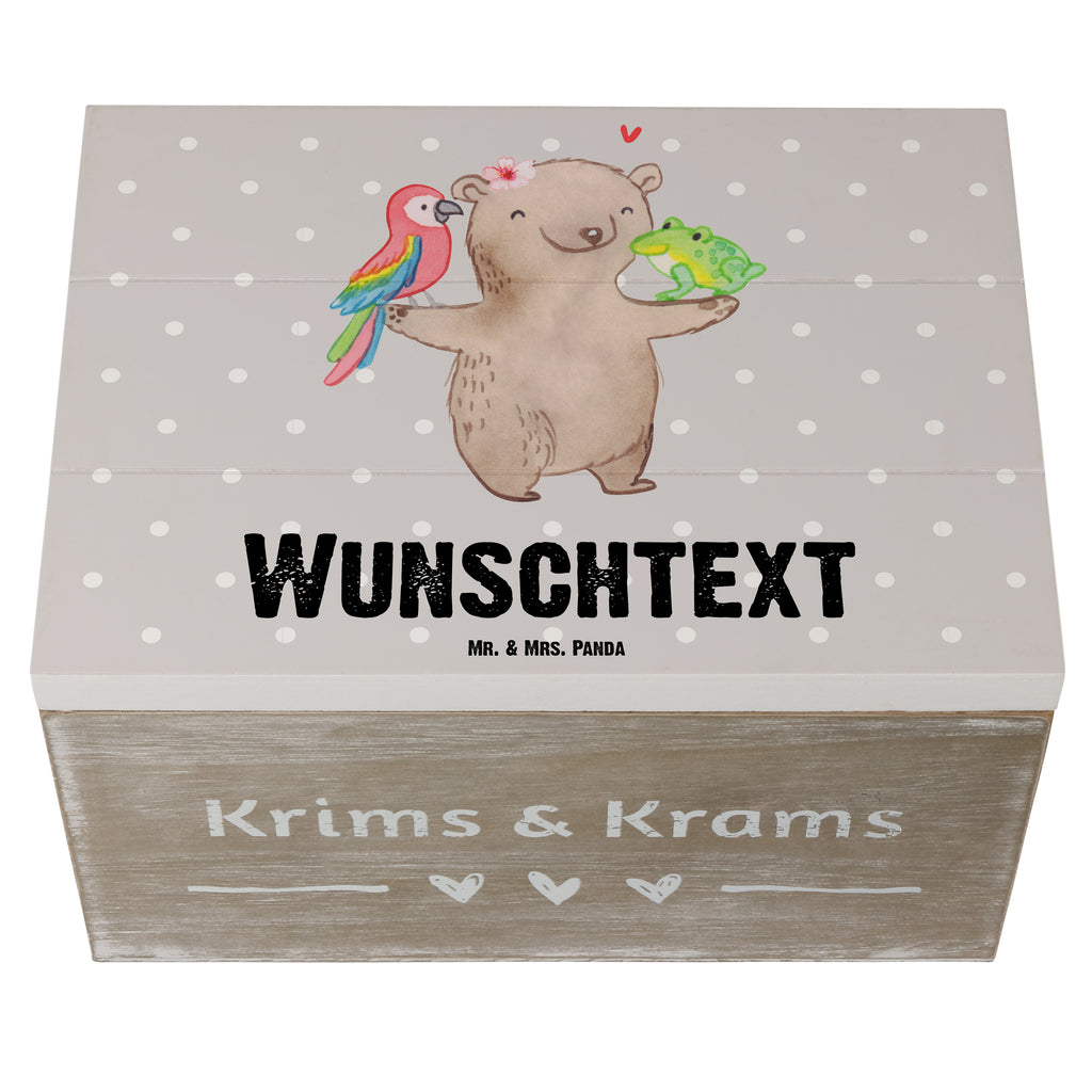 Personalisierte Holzkiste Tierwirtin mit Herz Holzkiste mit Namen, Kiste mit Namen, Schatzkiste mit Namen, Truhe mit Namen, Schatulle mit Namen, Erinnerungsbox mit Namen, Erinnerungskiste, mit Namen, Dekokiste mit Namen, Aufbewahrungsbox mit Namen, Holzkiste Personalisiert, Kiste Personalisiert, Schatzkiste Personalisiert, Truhe Personalisiert, Schatulle Personalisiert, Erinnerungsbox Personalisiert, Erinnerungskiste Personalisiert, Dekokiste Personalisiert, Aufbewahrungsbox Personalisiert, Beruf, Ausbildung, Jubiläum, Abschied, Rente, Kollege, Kollegin, Geschenk, Schenken, Arbeitskollege, Mitarbeiter, Firma, Danke, Dankeschön, Landwirtin, Bäuerin, Tierwirtin, Agronomin, Farmerin, Bauernhof