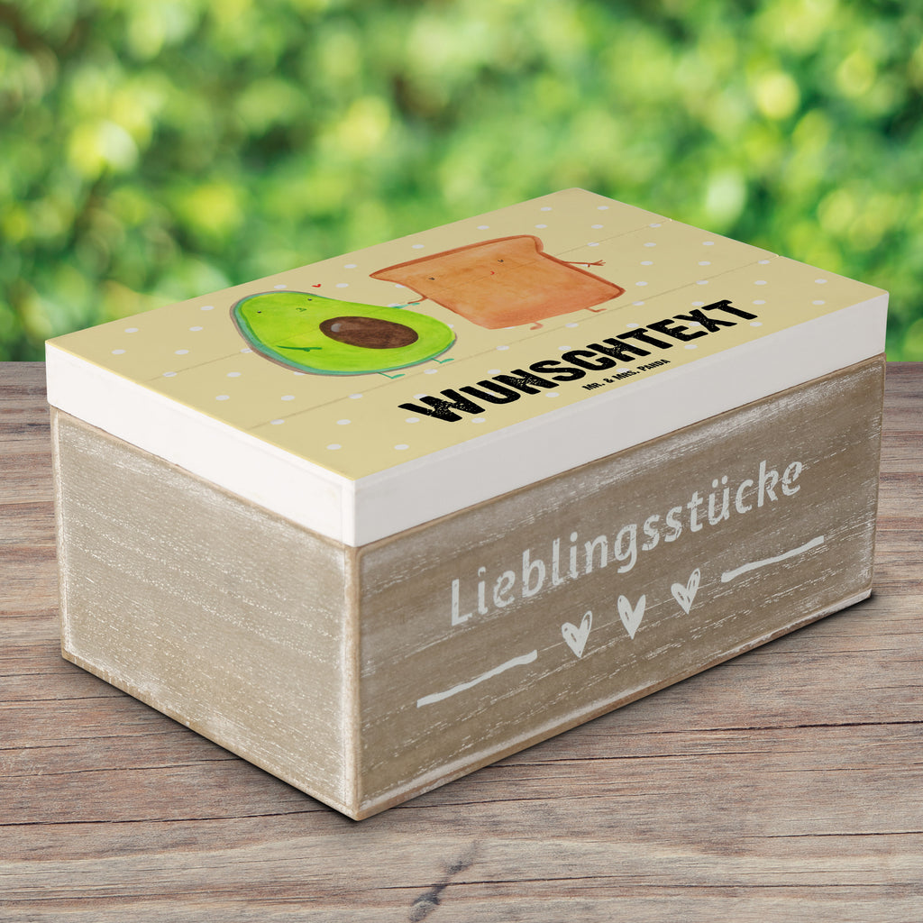 Personalisierte Holzkiste Avocado + Toast Holzkiste mit Namen, Kiste mit Namen, Schatzkiste mit Namen, Truhe mit Namen, Schatulle mit Namen, Erinnerungsbox mit Namen, Erinnerungskiste, mit Namen, Dekokiste mit Namen, Aufbewahrungsbox mit Namen, Holzkiste Personalisiert, Kiste Personalisiert, Schatzkiste Personalisiert, Truhe Personalisiert, Schatulle Personalisiert, Erinnerungsbox Personalisiert, Erinnerungskiste Personalisiert, Dekokiste Personalisiert, Aufbewahrungsbox Personalisiert, Avocado, Veggie, Vegan, Gesund, Toast, Toastbrot, Liebespaar, Pärchen, Freund, Freundin, Verlobt, Verlobungsparty, Hochzeit, Hochzeitsgeschenk, Jahrestag, Jahrestagsgeschenk