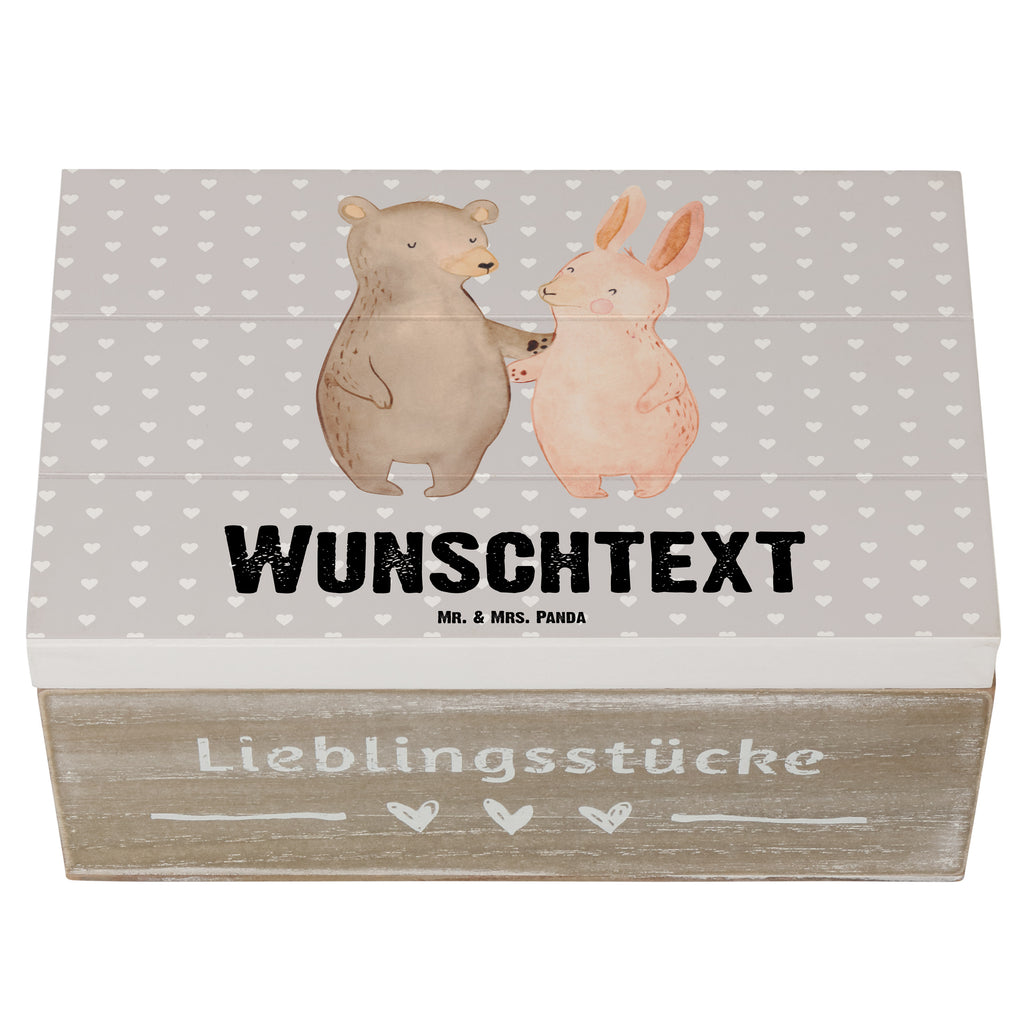 Personalisierte Holzkiste Bär Hase Umarmen Holzkiste mit Namen, Kiste mit Namen, Schatzkiste mit Namen, Truhe mit Namen, Schatulle mit Namen, Erinnerungsbox mit Namen, Erinnerungskiste, mit Namen, Dekokiste mit Namen, Aufbewahrungsbox mit Namen, Holzkiste Personalisiert, Kiste Personalisiert, Schatzkiste Personalisiert, Truhe Personalisiert, Schatulle Personalisiert, Erinnerungsbox Personalisiert, Erinnerungskiste Personalisiert, Dekokiste Personalisiert, Aufbewahrungsbox Personalisiert, Liebe, Partner, Freund, Freundin, Ehemann, Ehefrau, Heiraten, Verlobung, Heiratsantrag, Liebesgeschenk, Jahrestag, Hocheitstag, Freunde, bester Freund, Hase, Bär, Bärchen, best friends