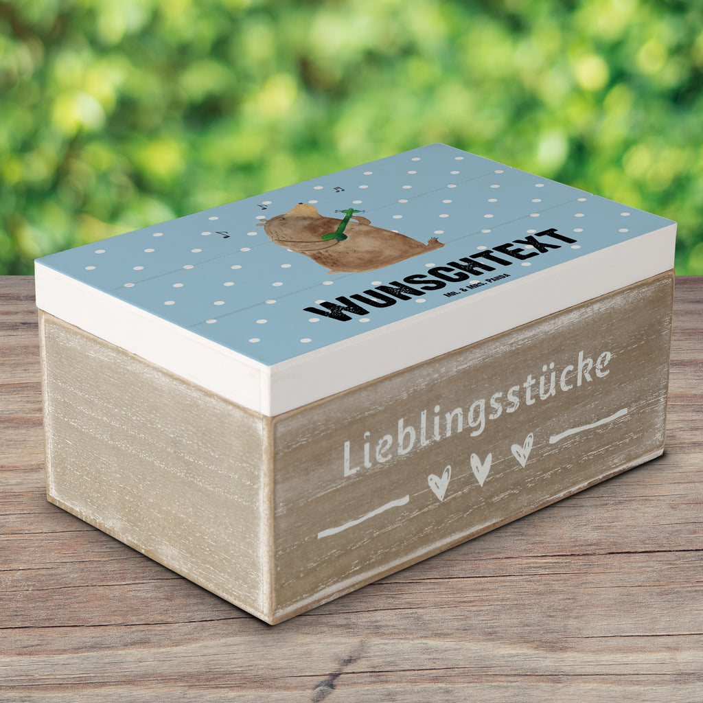 Personalisierte Holzkiste Bär Lied Holzkiste mit Namen, Kiste mit Namen, Schatzkiste mit Namen, Truhe mit Namen, Schatulle mit Namen, Erinnerungsbox mit Namen, Erinnerungskiste, mit Namen, Dekokiste mit Namen, Aufbewahrungsbox mit Namen, Holzkiste Personalisiert, Kiste Personalisiert, Schatzkiste Personalisiert, Truhe Personalisiert, Schatulle Personalisiert, Erinnerungsbox Personalisiert, Erinnerungskiste Personalisiert, Dekokiste Personalisiert, Aufbewahrungsbox Personalisiert, Bär, Teddy, Teddybär, Bärchen, Bear, Liebeslied, Lied, Song, Valentinstag, Valentine, Geschenk, Partner, Liebe, Freundin, Frau, Herz, Spruch