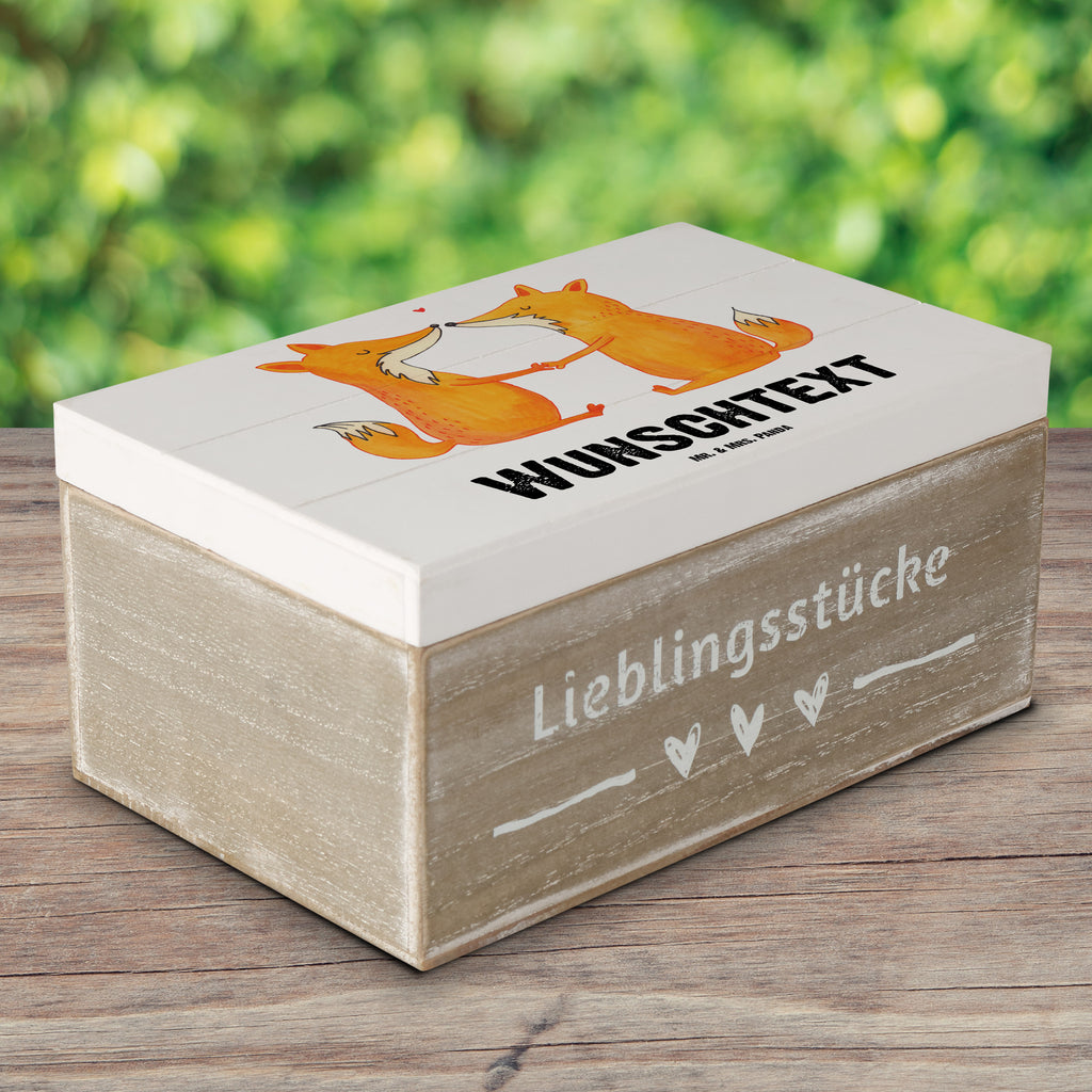 Personalisierte Holzkiste Füchse Liebe Holzkiste mit Namen, Kiste mit Namen, Schatzkiste mit Namen, Truhe mit Namen, Schatulle mit Namen, Erinnerungsbox mit Namen, Erinnerungskiste, mit Namen, Dekokiste mit Namen, Aufbewahrungsbox mit Namen, Holzkiste Personalisiert, Kiste Personalisiert, Schatzkiste Personalisiert, Truhe Personalisiert, Schatulle Personalisiert, Erinnerungsbox Personalisiert, Erinnerungskiste Personalisiert, Dekokiste Personalisiert, Aufbewahrungsbox Personalisiert, Fuchs, Füchse, Fox, Liebe, Liebespaar, Paar, Partner, Freundin, Freund, Ehe, Verlobte, Ehemann, Ehefrau, Liebesbeweis