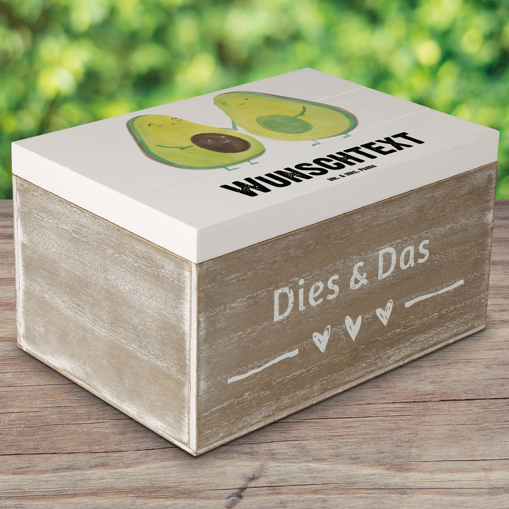 Personalisierte Holzkiste Avocado Pärchen Holzkiste mit Namen, Kiste mit Namen, Schatzkiste mit Namen, Truhe mit Namen, Schatulle mit Namen, Erinnerungsbox mit Namen, Erinnerungskiste, mit Namen, Dekokiste mit Namen, Aufbewahrungsbox mit Namen, Holzkiste Personalisiert, Kiste Personalisiert, Schatzkiste Personalisiert, Truhe Personalisiert, Schatulle Personalisiert, Erinnerungsbox Personalisiert, Erinnerungskiste Personalisiert, Dekokiste Personalisiert, Aufbewahrungsbox Personalisiert, Avocado, Veggie, Vegan, Gesund, Avocuddle, Liebe, Schwangerschaft, Familie, Babyshower, Babyparty, Hochzeit, Kinder, Avocados, Geburt