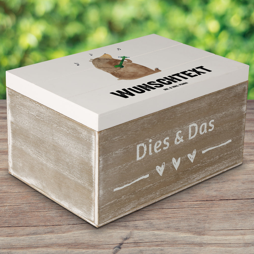Personalisierte Holzkiste Bär Lied Holzkiste mit Namen, Kiste mit Namen, Schatzkiste mit Namen, Truhe mit Namen, Schatulle mit Namen, Erinnerungsbox mit Namen, Erinnerungskiste, mit Namen, Dekokiste mit Namen, Aufbewahrungsbox mit Namen, Holzkiste Personalisiert, Kiste Personalisiert, Schatzkiste Personalisiert, Truhe Personalisiert, Schatulle Personalisiert, Erinnerungsbox Personalisiert, Erinnerungskiste Personalisiert, Dekokiste Personalisiert, Aufbewahrungsbox Personalisiert, Bär, Teddy, Teddybär, Bärchen, Bear, Liebeslied, Lied, Song, Valentinstag, Valentine, Geschenk, Partner, Liebe, Freundin, Frau, Herz, Spruch