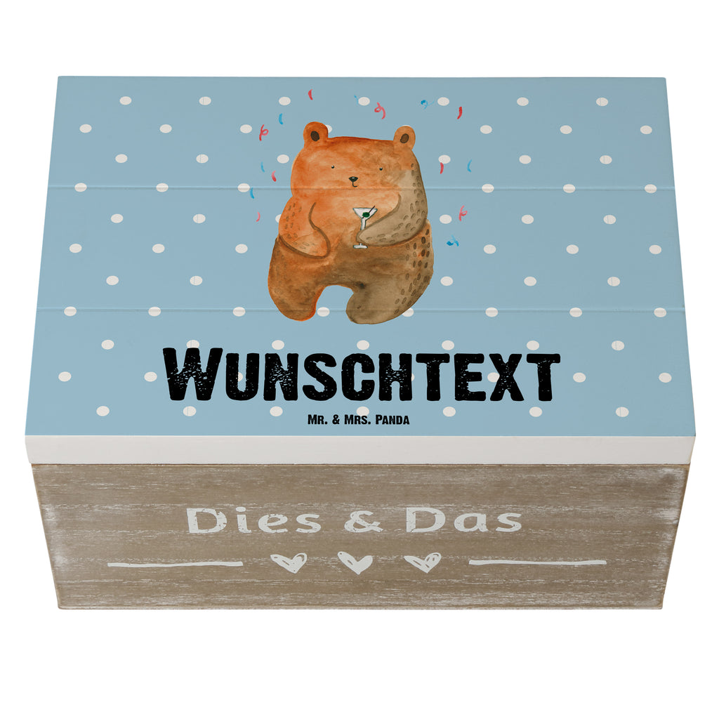 Personalisierte Holzkiste Bär Party Holzkiste mit Namen, Kiste mit Namen, Schatzkiste mit Namen, Truhe mit Namen, Schatulle mit Namen, Erinnerungsbox mit Namen, Erinnerungskiste, mit Namen, Dekokiste mit Namen, Aufbewahrungsbox mit Namen, Holzkiste Personalisiert, Kiste Personalisiert, Schatzkiste Personalisiert, Truhe Personalisiert, Schatulle Personalisiert, Erinnerungsbox Personalisiert, Erinnerungskiste Personalisiert, Dekokiste Personalisiert, Aufbewahrungsbox Personalisiert, Bär, Teddy, Teddybär, Geburtstag, Geburtstagsgeschenk, Geschenk, Party, Feiern, Abfeiern, Mitbringsel, Gute Laune, Lustig