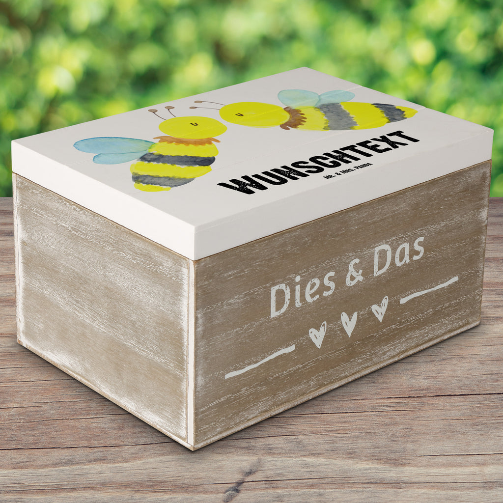 Personalisierte Holzkiste Biene Liebe Holzkiste mit Namen, Kiste mit Namen, Schatzkiste mit Namen, Truhe mit Namen, Schatulle mit Namen, Erinnerungsbox mit Namen, Erinnerungskiste, mit Namen, Dekokiste mit Namen, Aufbewahrungsbox mit Namen, Holzkiste Personalisiert, Kiste Personalisiert, Schatzkiste Personalisiert, Truhe Personalisiert, Schatulle Personalisiert, Erinnerungsbox Personalisiert, Erinnerungskiste Personalisiert, Dekokiste Personalisiert, Aufbewahrungsbox Personalisiert, Biene, Wespe, Hummel