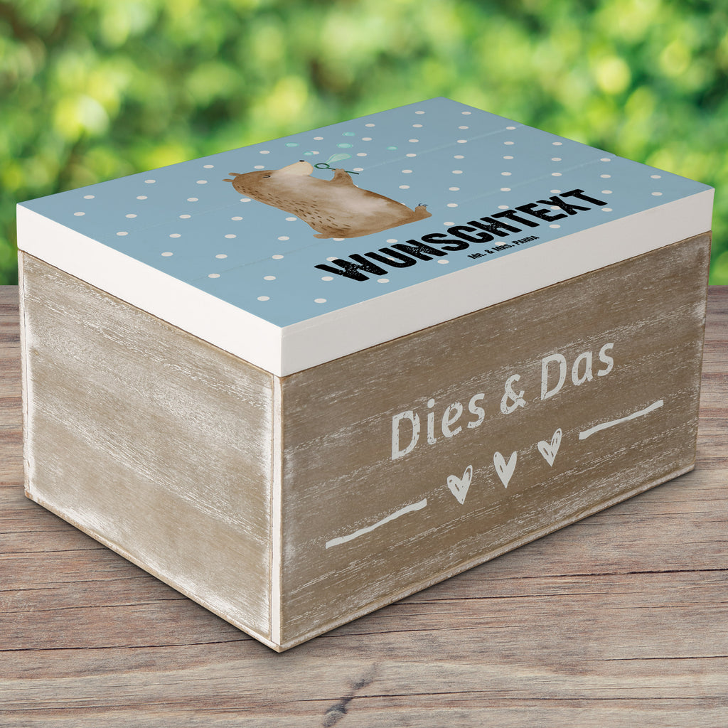 Personalisierte Holzkiste Bär Seifenblasen Holzkiste mit Namen, Kiste mit Namen, Schatzkiste mit Namen, Truhe mit Namen, Schatulle mit Namen, Erinnerungsbox mit Namen, Erinnerungskiste, mit Namen, Dekokiste mit Namen, Aufbewahrungsbox mit Namen, Holzkiste Personalisiert, Kiste Personalisiert, Schatzkiste Personalisiert, Truhe Personalisiert, Schatulle Personalisiert, Erinnerungsbox Personalisiert, Erinnerungskiste Personalisiert, Dekokiste Personalisiert, Aufbewahrungsbox Personalisiert, Bär, Teddy, Teddybär, Seifenblasen Bär Lustig Sein Glücklich Traurig Happy
