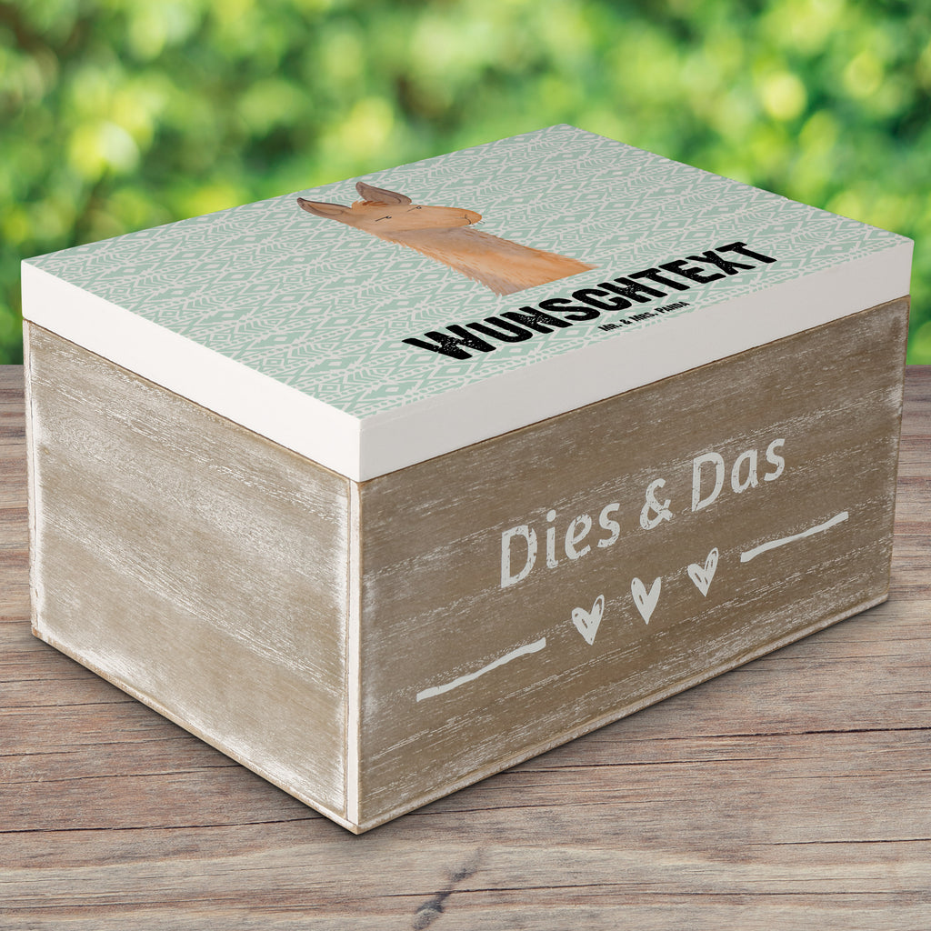 Personalisierte Holzkiste Lamakopf genervt Holzkiste mit Namen, Kiste mit Namen, Schatzkiste mit Namen, Truhe mit Namen, Schatulle mit Namen, Erinnerungsbox mit Namen, Erinnerungskiste, mit Namen, Dekokiste mit Namen, Aufbewahrungsbox mit Namen, Holzkiste Personalisiert, Kiste Personalisiert, Schatzkiste Personalisiert, Truhe Personalisiert, Schatulle Personalisiert, Erinnerungsbox Personalisiert, Erinnerungskiste Personalisiert, Dekokiste Personalisiert, Aufbewahrungsbox Personalisiert, Lama, Alpaka, Lamas, Recht haben, genervt sein, Freundin, beste Freundin, Partnerin, Büro, Büroalltag, Chef, Chefin, Azubi