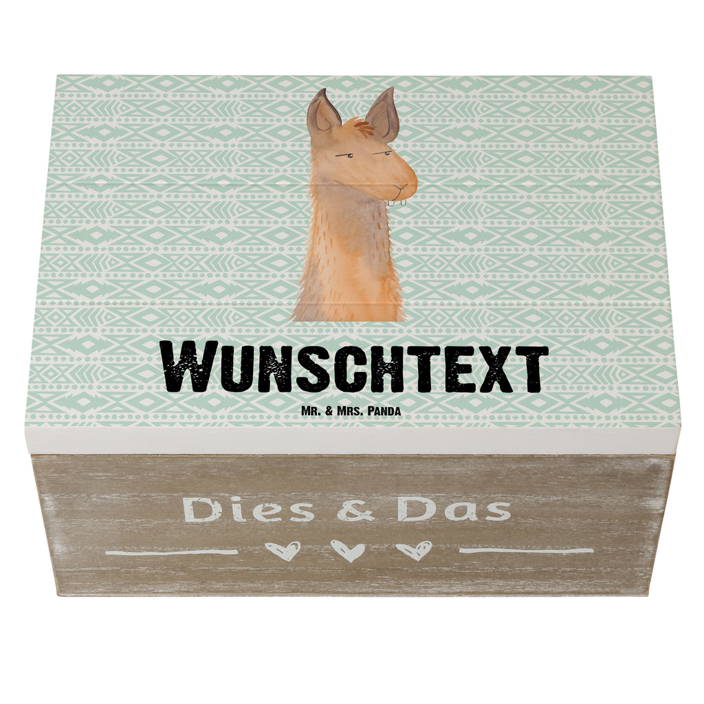 Personalisierte Holzkiste Lamakopf genervt Holzkiste mit Namen, Kiste mit Namen, Schatzkiste mit Namen, Truhe mit Namen, Schatulle mit Namen, Erinnerungsbox mit Namen, Erinnerungskiste, mit Namen, Dekokiste mit Namen, Aufbewahrungsbox mit Namen, Holzkiste Personalisiert, Kiste Personalisiert, Schatzkiste Personalisiert, Truhe Personalisiert, Schatulle Personalisiert, Erinnerungsbox Personalisiert, Erinnerungskiste Personalisiert, Dekokiste Personalisiert, Aufbewahrungsbox Personalisiert, Lama, Alpaka, Lamas, Recht haben, genervt sein, Freundin, beste Freundin, Partnerin, Büro, Büroalltag, Chef, Chefin, Azubi