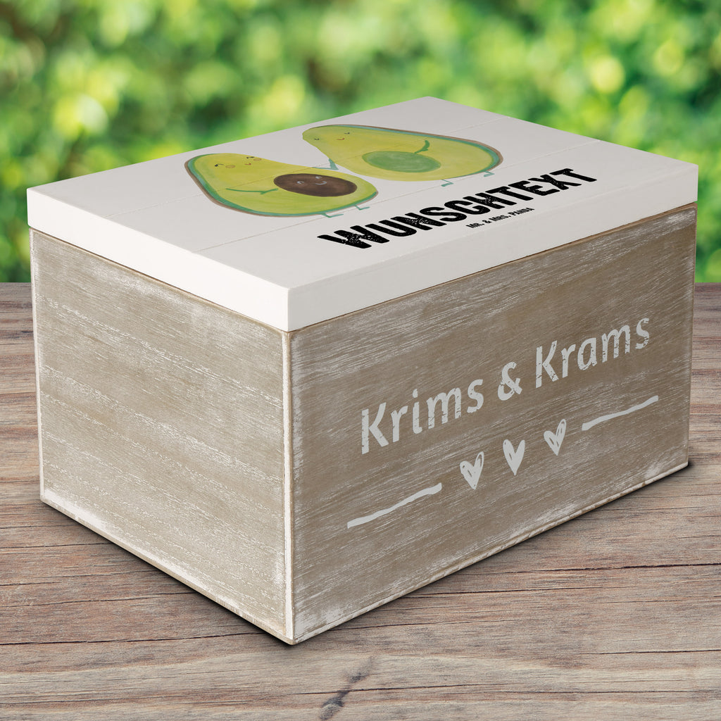 Personalisierte Holzkiste Avocado Pärchen Holzkiste mit Namen, Kiste mit Namen, Schatzkiste mit Namen, Truhe mit Namen, Schatulle mit Namen, Erinnerungsbox mit Namen, Erinnerungskiste, mit Namen, Dekokiste mit Namen, Aufbewahrungsbox mit Namen, Holzkiste Personalisiert, Kiste Personalisiert, Schatzkiste Personalisiert, Truhe Personalisiert, Schatulle Personalisiert, Erinnerungsbox Personalisiert, Erinnerungskiste Personalisiert, Dekokiste Personalisiert, Aufbewahrungsbox Personalisiert, Avocado, Veggie, Vegan, Gesund, Avocuddle, Liebe, Schwangerschaft, Familie, Babyshower, Babyparty, Hochzeit, Kinder, Avocados, Geburt