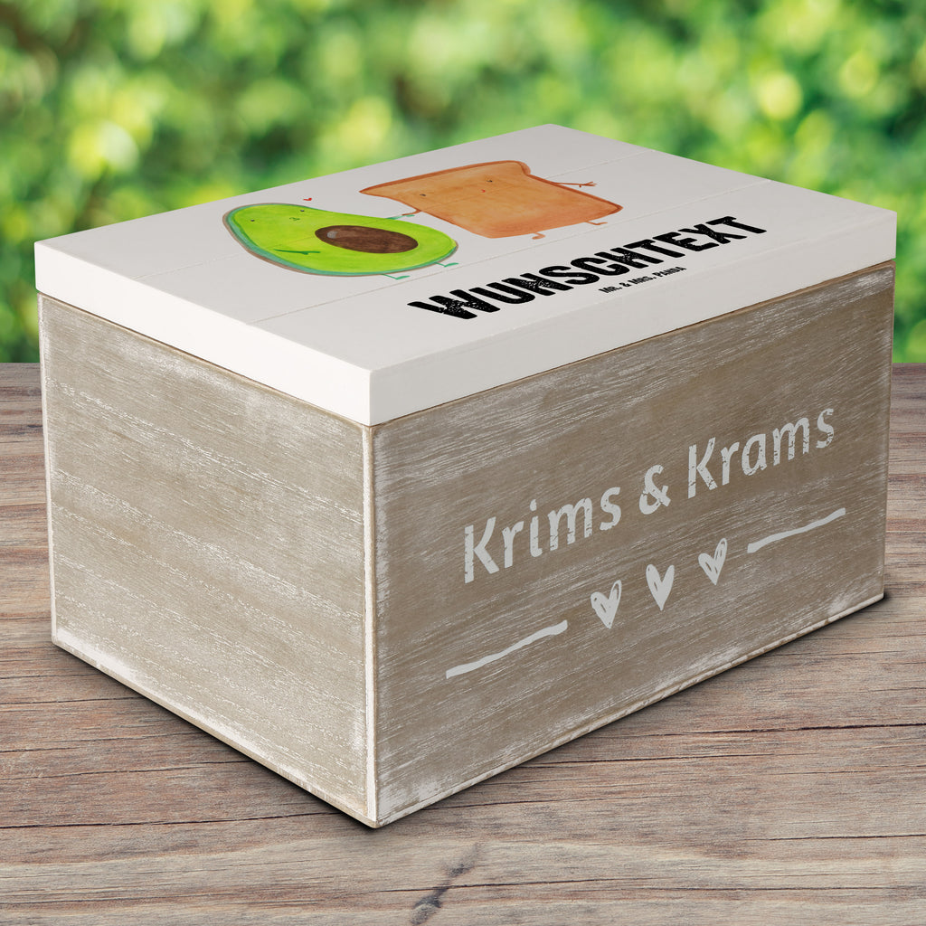 Personalisierte Holzkiste Avocado + Toast Holzkiste mit Namen, Kiste mit Namen, Schatzkiste mit Namen, Truhe mit Namen, Schatulle mit Namen, Erinnerungsbox mit Namen, Erinnerungskiste, mit Namen, Dekokiste mit Namen, Aufbewahrungsbox mit Namen, Holzkiste Personalisiert, Kiste Personalisiert, Schatzkiste Personalisiert, Truhe Personalisiert, Schatulle Personalisiert, Erinnerungsbox Personalisiert, Erinnerungskiste Personalisiert, Dekokiste Personalisiert, Aufbewahrungsbox Personalisiert, Avocado, Veggie, Vegan, Gesund, Toast, Toastbrot, Liebespaar, Pärchen, Freund, Freundin, Verlobt, Verlobungsparty, Hochzeit, Hochzeitsgeschenk, Jahrestag, Jahrestagsgeschenk