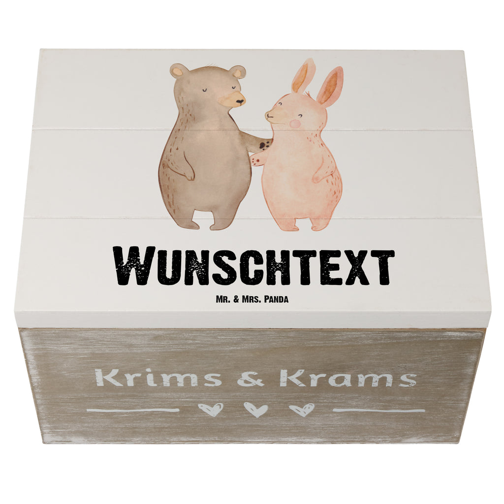 Personalisierte Holzkiste Bär Hase Umarmen Holzkiste mit Namen, Kiste mit Namen, Schatzkiste mit Namen, Truhe mit Namen, Schatulle mit Namen, Erinnerungsbox mit Namen, Erinnerungskiste, mit Namen, Dekokiste mit Namen, Aufbewahrungsbox mit Namen, Holzkiste Personalisiert, Kiste Personalisiert, Schatzkiste Personalisiert, Truhe Personalisiert, Schatulle Personalisiert, Erinnerungsbox Personalisiert, Erinnerungskiste Personalisiert, Dekokiste Personalisiert, Aufbewahrungsbox Personalisiert, Liebe, Partner, Freund, Freundin, Ehemann, Ehefrau, Heiraten, Verlobung, Heiratsantrag, Liebesgeschenk, Jahrestag, Hocheitstag, Freunde, bester Freund, Hase, Bär, Bärchen, best friends