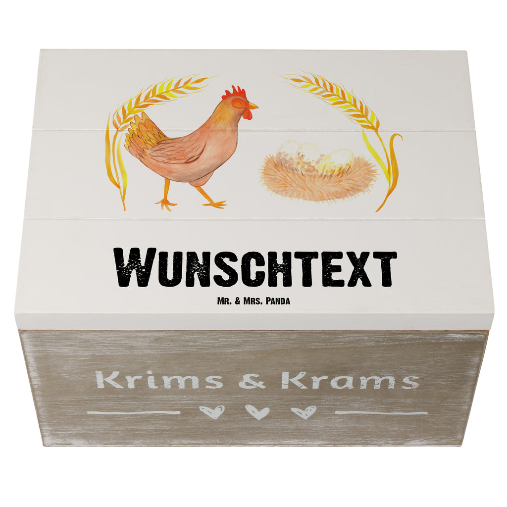 Personalisierte Holzkiste Huhn stolz Holzkiste mit Namen, Kiste mit Namen, Schatzkiste mit Namen, Truhe mit Namen, Schatulle mit Namen, Erinnerungsbox mit Namen, Erinnerungskiste, mit Namen, Dekokiste mit Namen, Aufbewahrungsbox mit Namen, Holzkiste Personalisiert, Kiste Personalisiert, Schatzkiste Personalisiert, Truhe Personalisiert, Schatulle Personalisiert, Erinnerungsbox Personalisiert, Erinnerungskiste Personalisiert, Dekokiste Personalisiert, Aufbewahrungsbox Personalisiert, Bauernhof, Hoftiere, Landwirt, Landwirtin, Hahn, Henne, Hühner, Eier, Hof, Landleben, Motivation, Geburt, Magie, Spruch, Schwangerschaft