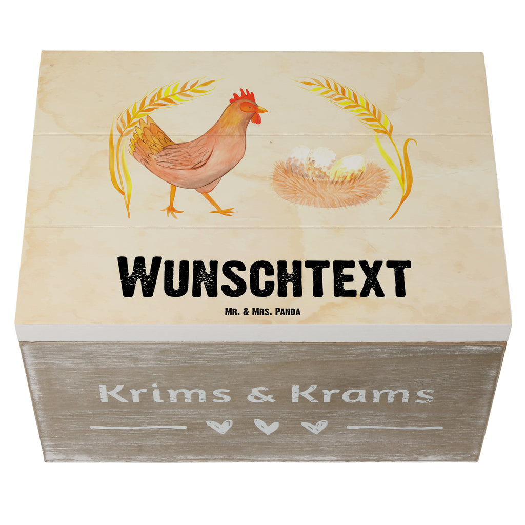 Personalisierte Holzkiste Huhn stolz Holzkiste mit Namen, Kiste mit Namen, Schatzkiste mit Namen, Truhe mit Namen, Schatulle mit Namen, Erinnerungsbox mit Namen, Erinnerungskiste, mit Namen, Dekokiste mit Namen, Aufbewahrungsbox mit Namen, Holzkiste Personalisiert, Kiste Personalisiert, Schatzkiste Personalisiert, Truhe Personalisiert, Schatulle Personalisiert, Erinnerungsbox Personalisiert, Erinnerungskiste Personalisiert, Dekokiste Personalisiert, Aufbewahrungsbox Personalisiert, Bauernhof, Hoftiere, Landwirt, Landwirtin, Hahn, Henne, Hühner, Eier, Hof, Landleben, Motivation, Geburt, Magie, Spruch, Schwangerschaft