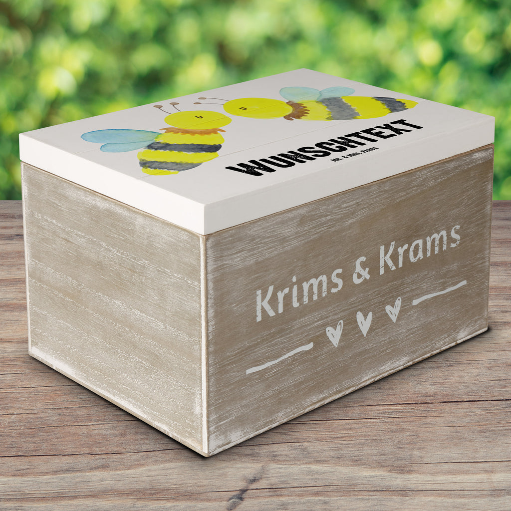 Personalisierte Holzkiste Biene Liebe Holzkiste mit Namen, Kiste mit Namen, Schatzkiste mit Namen, Truhe mit Namen, Schatulle mit Namen, Erinnerungsbox mit Namen, Erinnerungskiste, mit Namen, Dekokiste mit Namen, Aufbewahrungsbox mit Namen, Holzkiste Personalisiert, Kiste Personalisiert, Schatzkiste Personalisiert, Truhe Personalisiert, Schatulle Personalisiert, Erinnerungsbox Personalisiert, Erinnerungskiste Personalisiert, Dekokiste Personalisiert, Aufbewahrungsbox Personalisiert, Biene, Wespe, Hummel