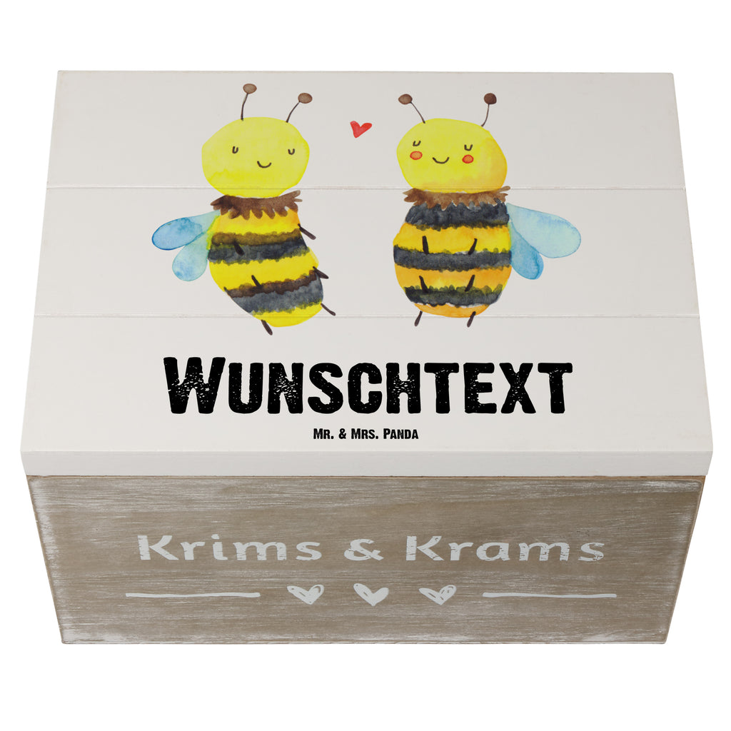 Personalisierte Holzkiste Biene Verliebt Holzkiste mit Namen, Kiste mit Namen, Schatzkiste mit Namen, Truhe mit Namen, Schatulle mit Namen, Erinnerungsbox mit Namen, Erinnerungskiste, mit Namen, Dekokiste mit Namen, Aufbewahrungsbox mit Namen, Holzkiste Personalisiert, Kiste Personalisiert, Schatzkiste Personalisiert, Truhe Personalisiert, Schatulle Personalisiert, Erinnerungsbox Personalisiert, Erinnerungskiste Personalisiert, Dekokiste Personalisiert, Aufbewahrungsbox Personalisiert, Biene, Wespe, Hummel