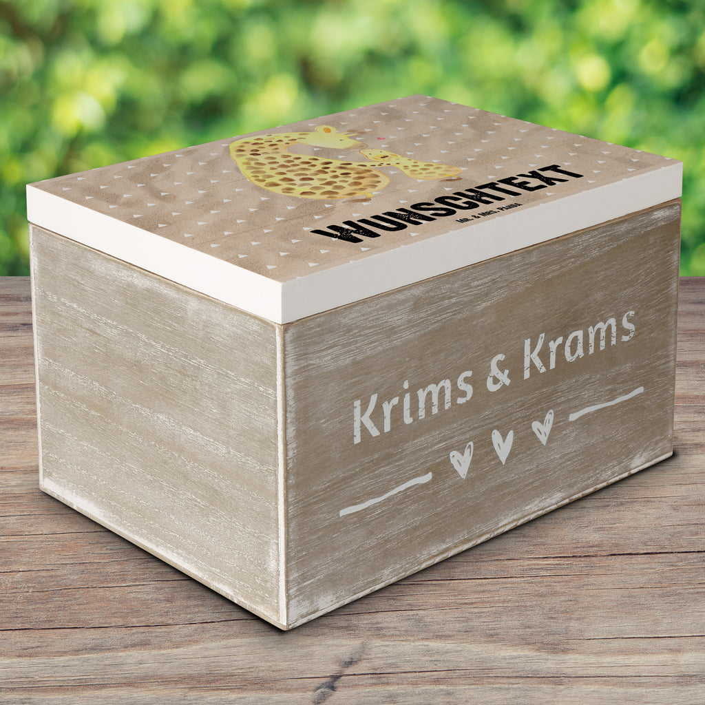 Personalisierte Holzkiste Giraffe mit Kind Holzkiste mit Namen, Kiste mit Namen, Schatzkiste mit Namen, Truhe mit Namen, Schatulle mit Namen, Erinnerungsbox mit Namen, Erinnerungskiste, mit Namen, Dekokiste mit Namen, Aufbewahrungsbox mit Namen, Holzkiste Personalisiert, Kiste Personalisiert, Schatzkiste Personalisiert, Truhe Personalisiert, Schatulle Personalisiert, Erinnerungsbox Personalisiert, Erinnerungskiste Personalisiert, Dekokiste Personalisiert, Aufbewahrungsbox Personalisiert, Afrika, Wildtiere, Giraffe, Kind, Mutter, Mama, Tochter, Sohn, Lieblingsmensch