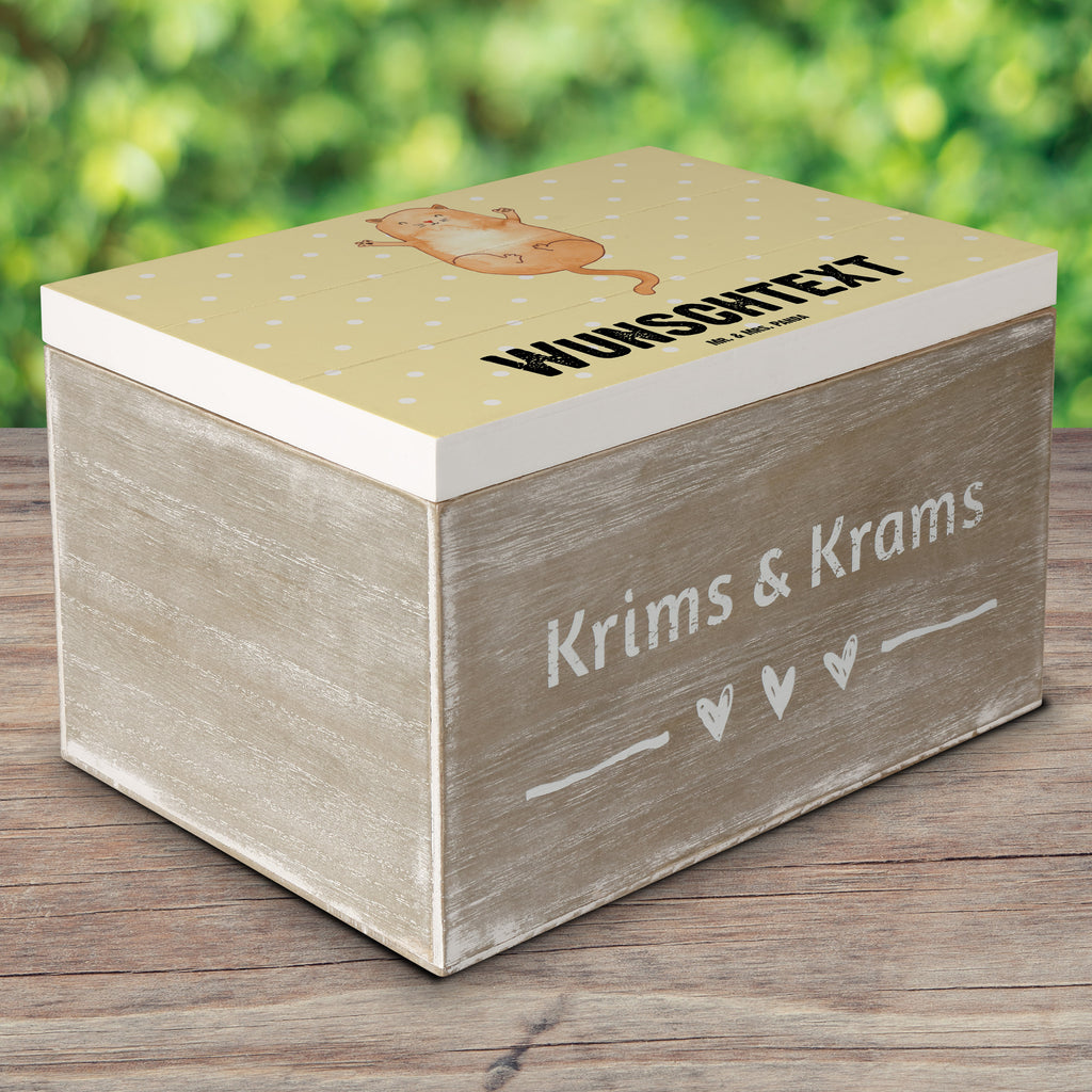 Personalisierte Holzkiste Katzen Umarmen Holzkiste mit Namen, Kiste mit Namen, Schatzkiste mit Namen, Truhe mit Namen, Schatulle mit Namen, Erinnerungsbox mit Namen, Erinnerungskiste, mit Namen, Dekokiste mit Namen, Aufbewahrungsbox mit Namen, Holzkiste Personalisiert, Kiste Personalisiert, Schatzkiste Personalisiert, Truhe Personalisiert, Schatulle Personalisiert, Erinnerungsbox Personalisiert, Erinnerungskiste Personalisiert, Dekokiste Personalisiert, Aufbewahrungsbox Personalisiert, Katze, Katzenmotiv, Katzenfan, Katzendeko, Katzenfreund, Katzenliebhaber, Katzenprodukte, Katzenartikel, Katzenaccessoires, Katzensouvenirs, Katzenliebhaberprodukte, Katzenmotive, Katzen, Kater, Mietze, Cat, Cats, Katzenhalter, Katzenbesitzerin, Haustier, Freundin, Freunde, beste Freunde, Liebe, Katzenliebe, Familie